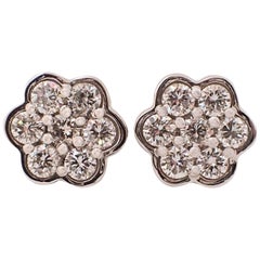 18 Karat White Gold Scalloped Edge Earrings with 0.94 Carat of Diamond, Flower