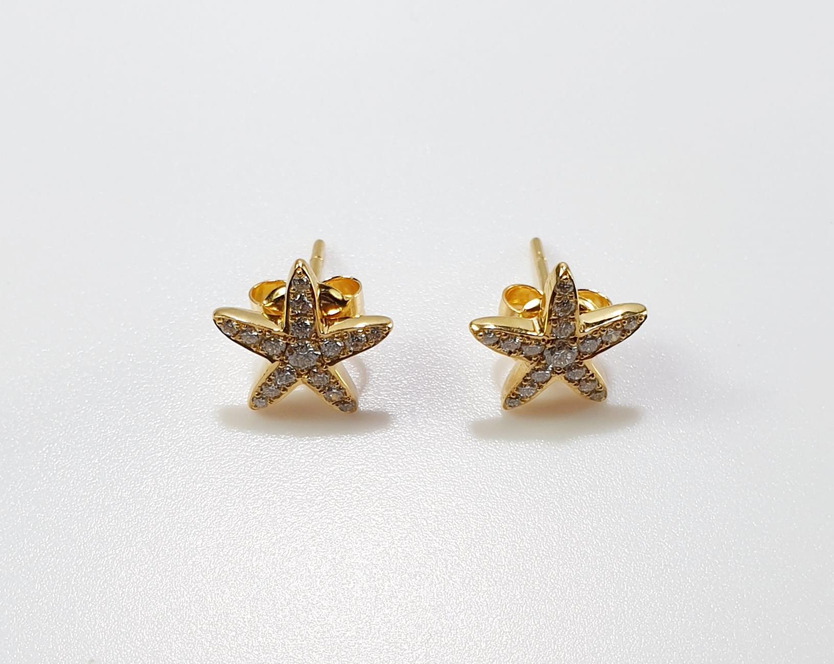 18 Karat White Gold Sea Star Earrings with White Diamonds For Sale 1