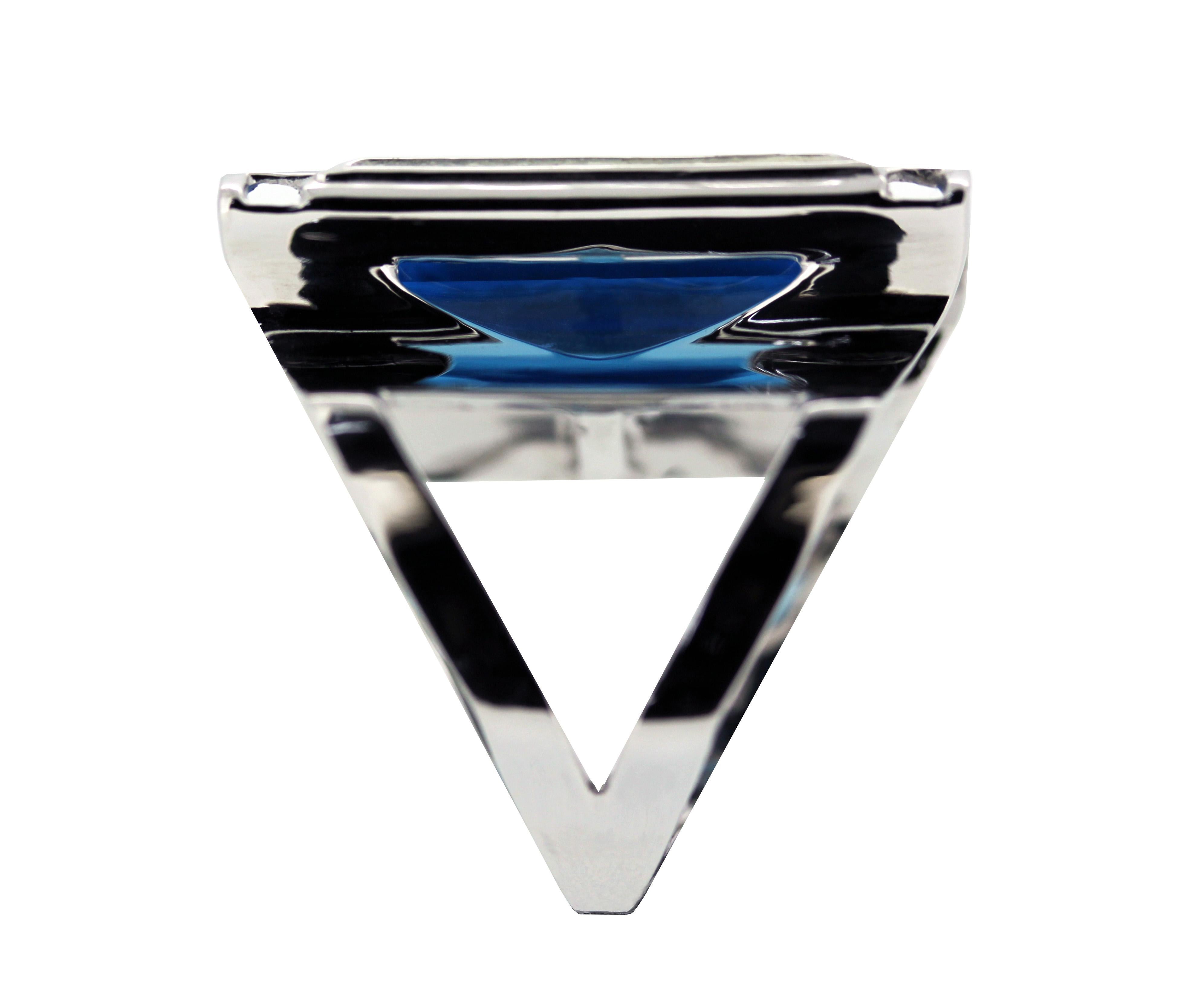 MAIKO NAGAYAMA 23.99 Carat Swiss Blue Topaz 18K White Gold Cocktail Ring In New Condition For Sale In London, Mayfair