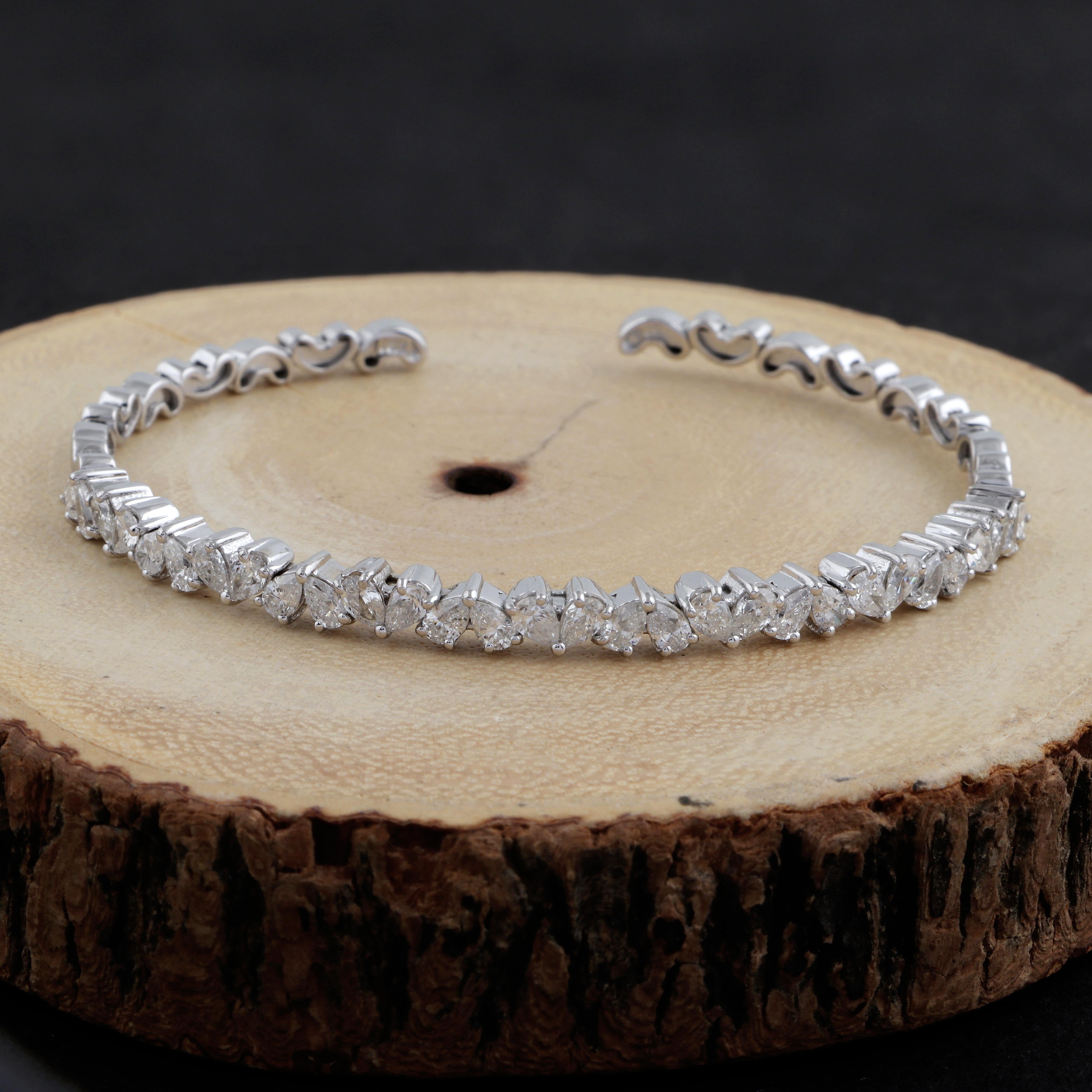 Fabriqué en or 18 carats, ce bracelet exquis est serti de 2,55 carats de diamants étincelants.

Suivez la vitrine de Spectrum Jewels pour découvrir la dernière collection et les pièces exclusives. Spectrum Jewels est fièrement classé parmi les