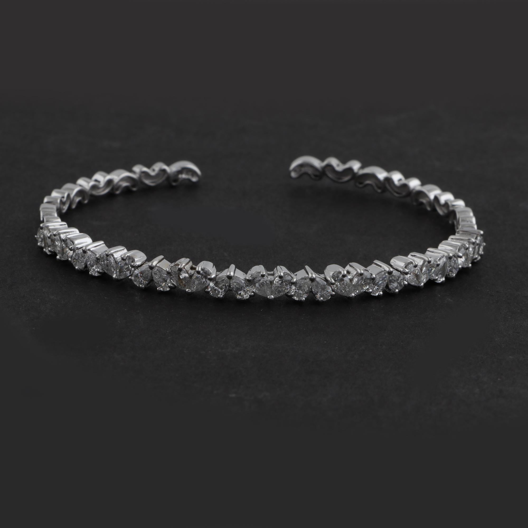 Bracelet manchette en or blanc 18 carats SI Clarity HI Color 2.55 Carat Diamond Cuff Bangle Neuf - En vente à Diera, Dubai