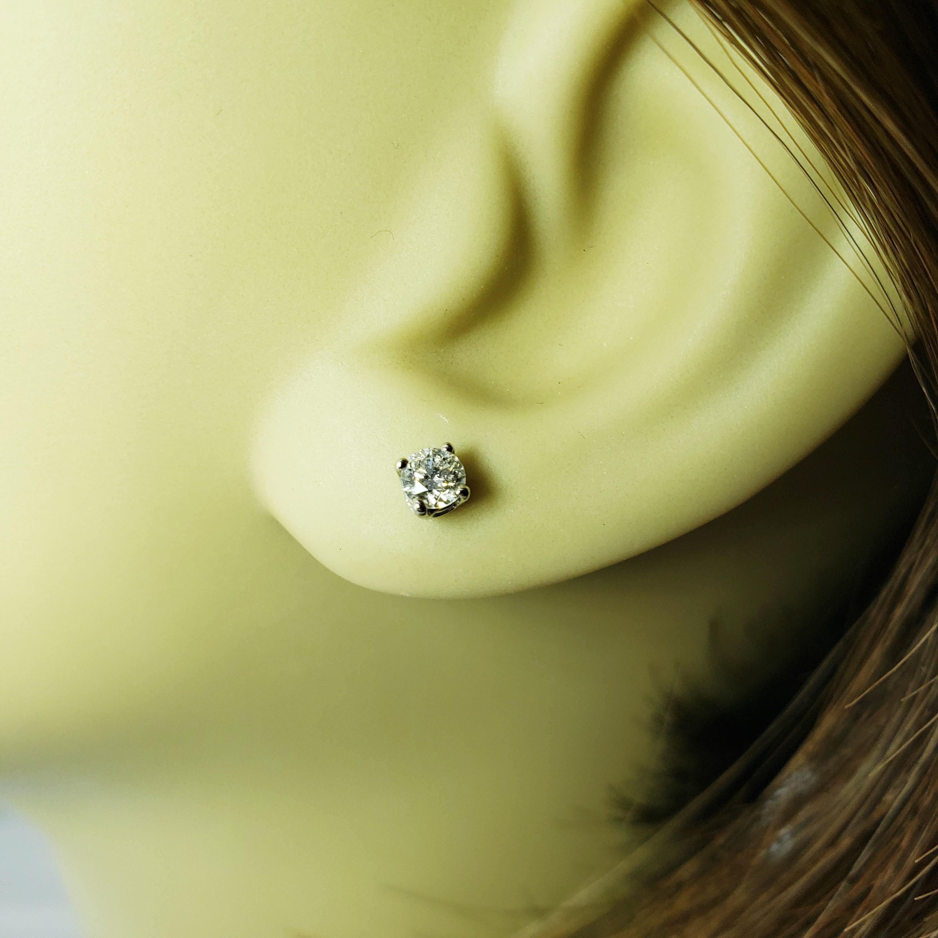 18 Karat White Gold Single Diamond Stud Earring 2