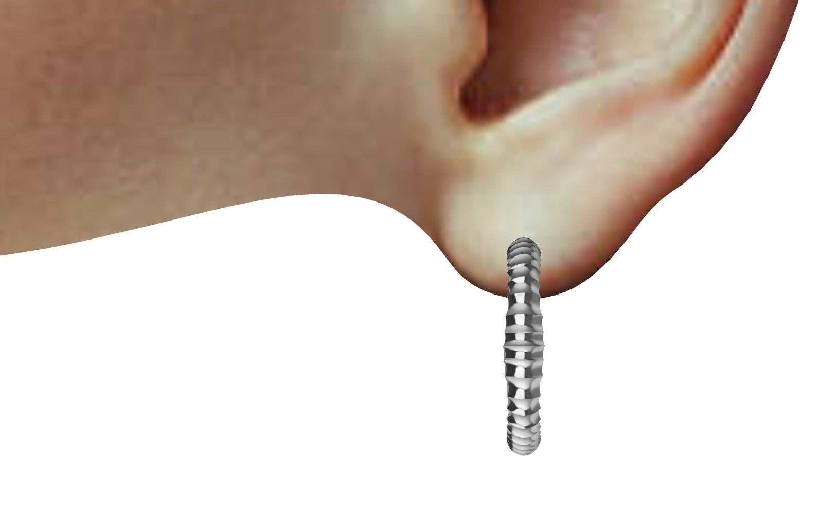 18 Karat White Gold Small Vertebrae Hoop Earrings In New Condition In New York, NY