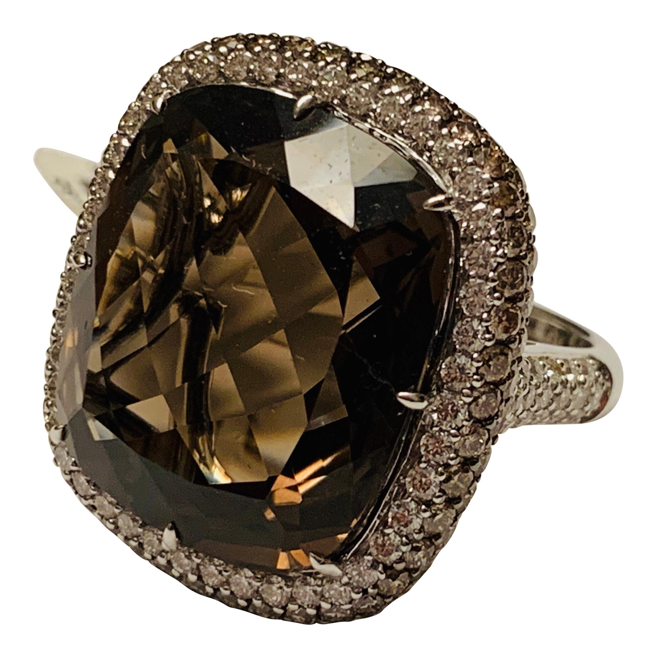 18 Karat White Gold Smoky Quarz and White and Brown Diamonds Cocktail Ring For Sale