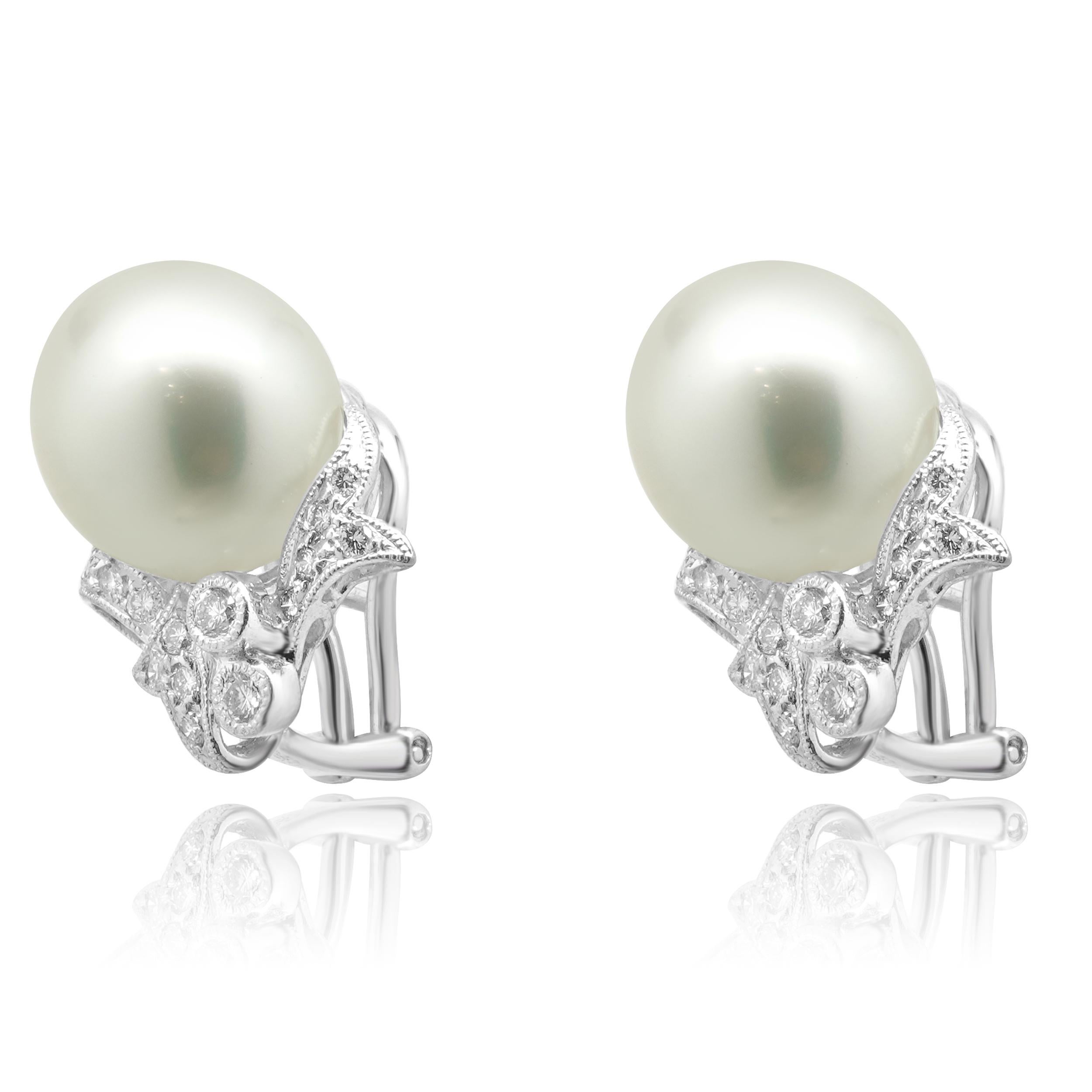 Designer: custom
Material: 18K white gold
Diamond: 32 round brilliant cut = 0.51cttw
Color: I
Clarity: SI1-3
Weight: 11.52 grams
