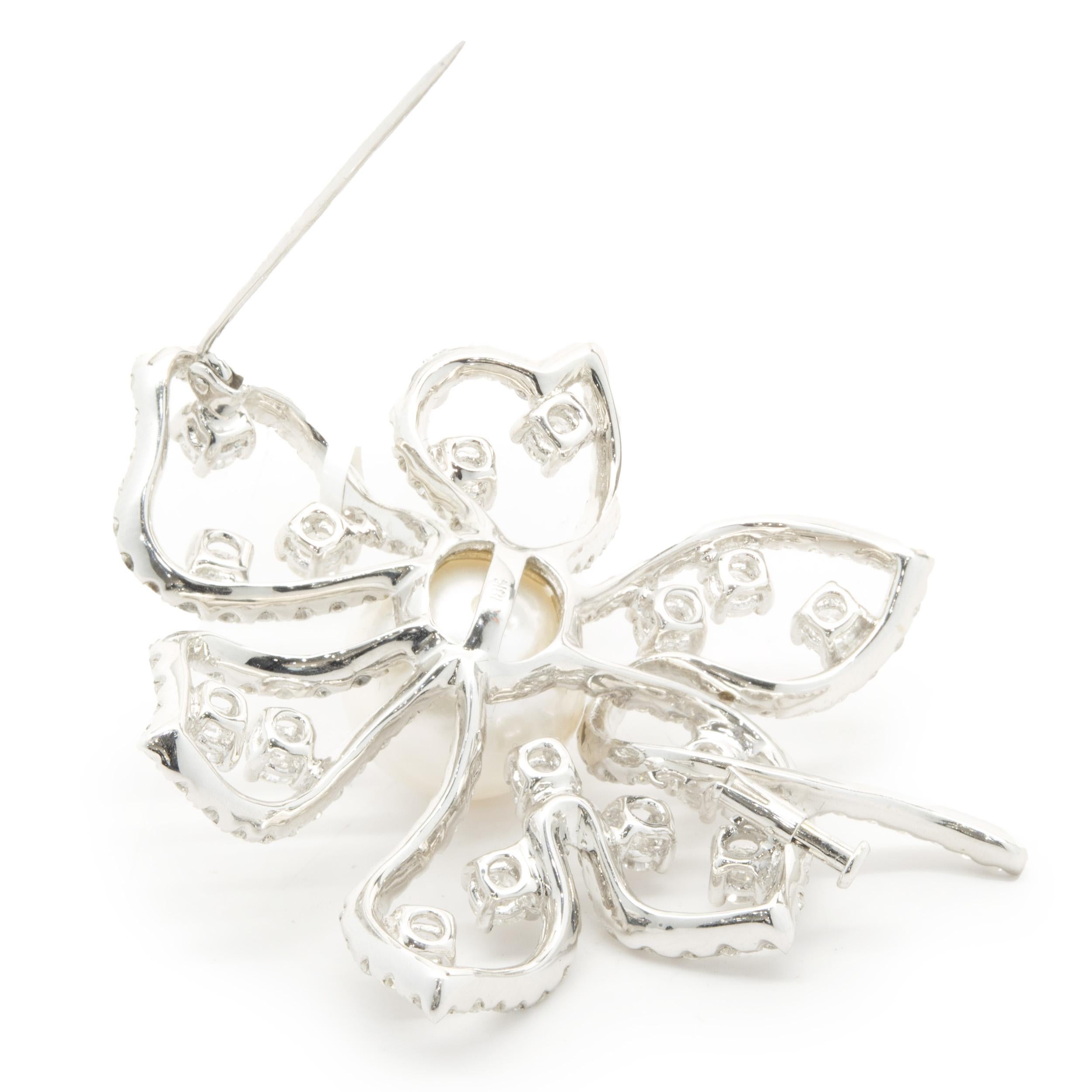 18 Karat White Gold South Sea Pearl and Diamond Flower Pin In Excellent Condition For Sale In Scottsdale, AZ