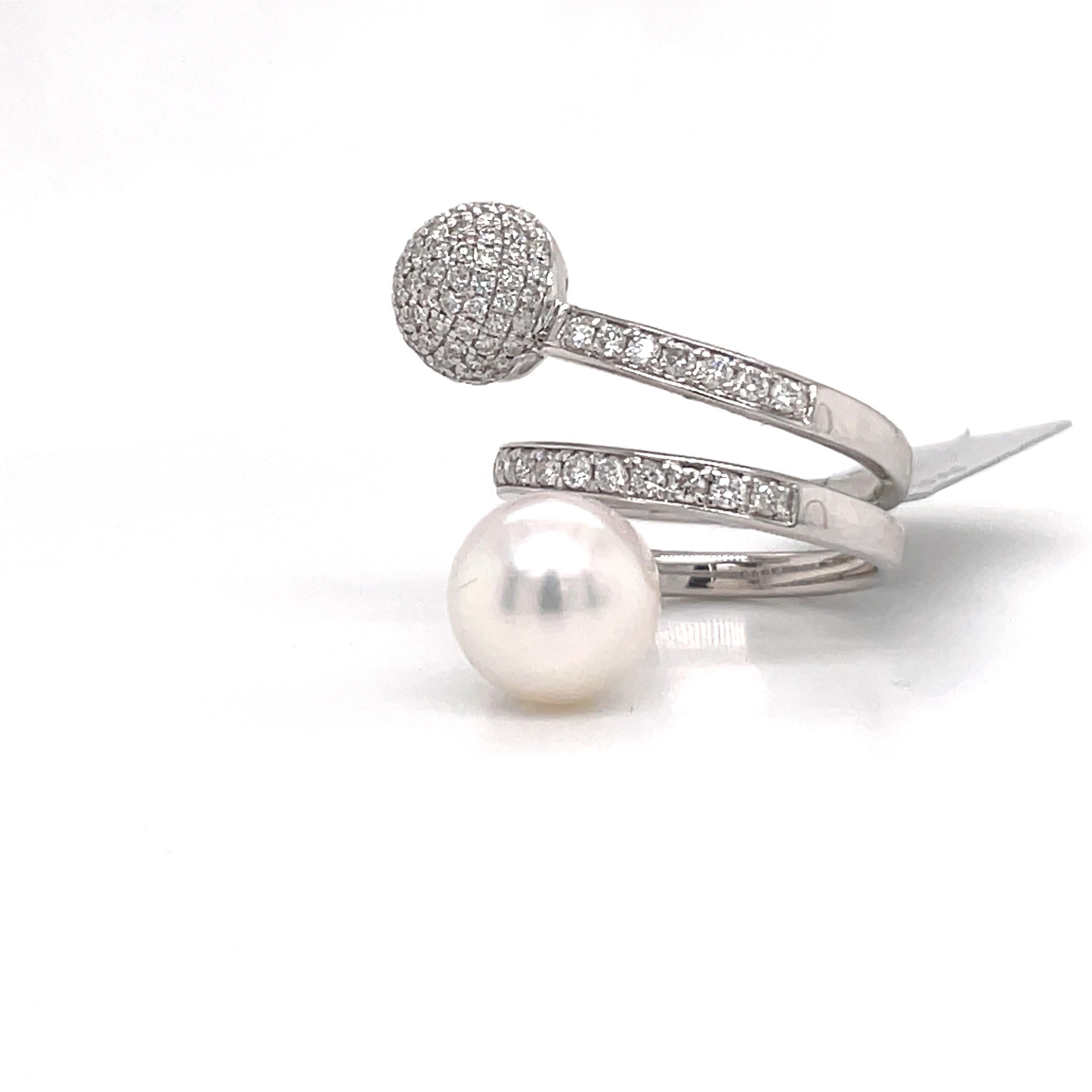 18 Karat White Gold twist fashion ring featuring one white South Sea Pearl measuring 10 MM and numerous round brilliants weighing 1.05 carats.
Color G-H
Clarity SI
Pearl can be changed to Pink Freshwater or Golden South Sea
