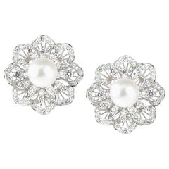 Boucles d'oreilles en or blanc 18 carats avec perles des mers du Sud et diamants