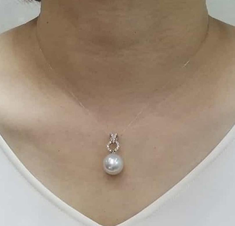 Pendentif en or blanc 18 carats avec perles des mers du Sud Neuf - En vente à Hong Kong, HK