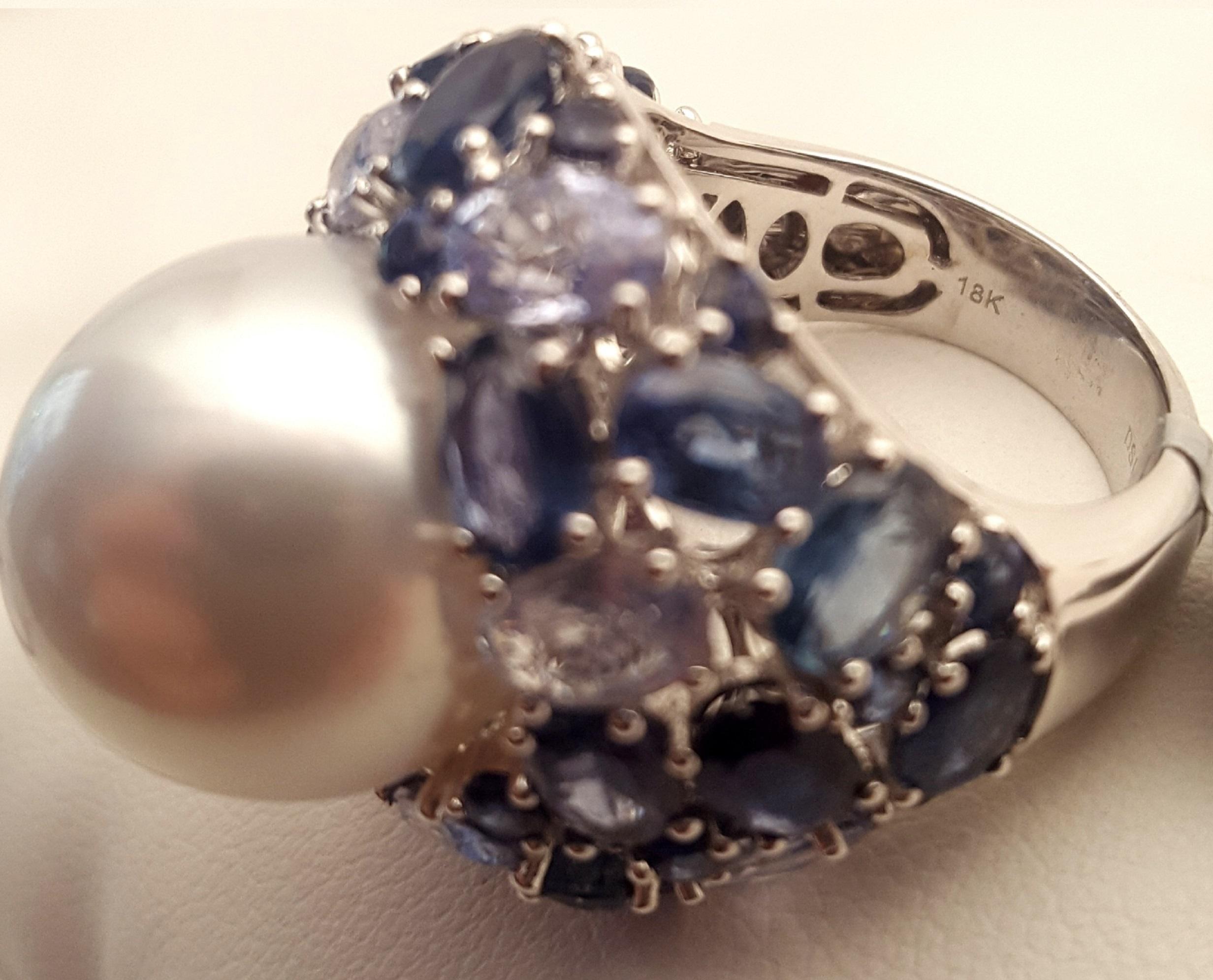 Contemporary 18 Karat White Gold South Sea South Sea Pearl and Sapphire Ring For Sale