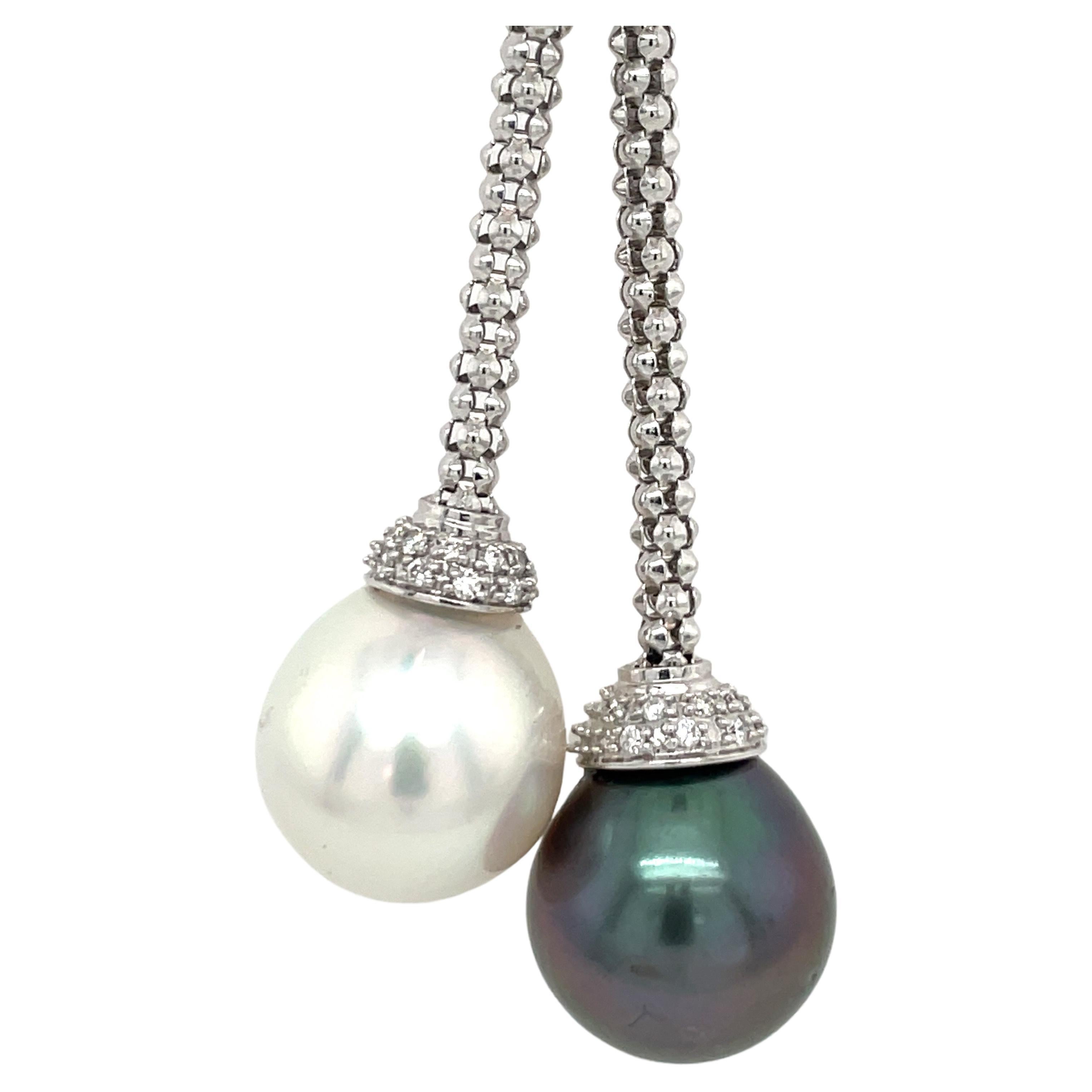 18 Karat White Gold Lariat featuring one South Sea Pearl & one Tahitian Pearl measuring 12-13 MM with a diamond cap weighing 0.11 carats and 29 Baguette diamonds weighing 0.50 carats.
Can customize in different pearl colors & gold.
DM for more info