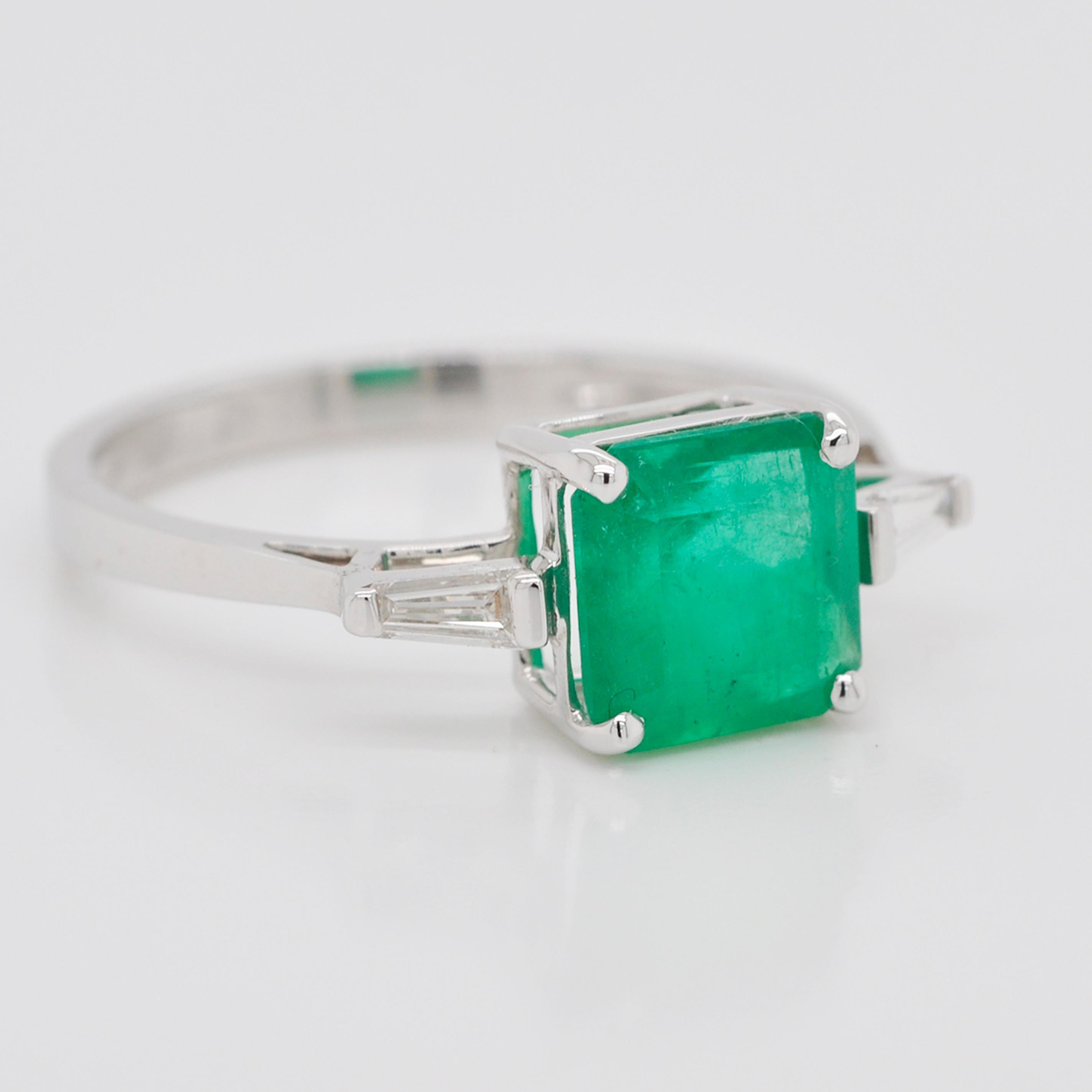 18 Karat White Gold 7.5mm Square Colombian Emerald Diamond Contemporary Ring 3