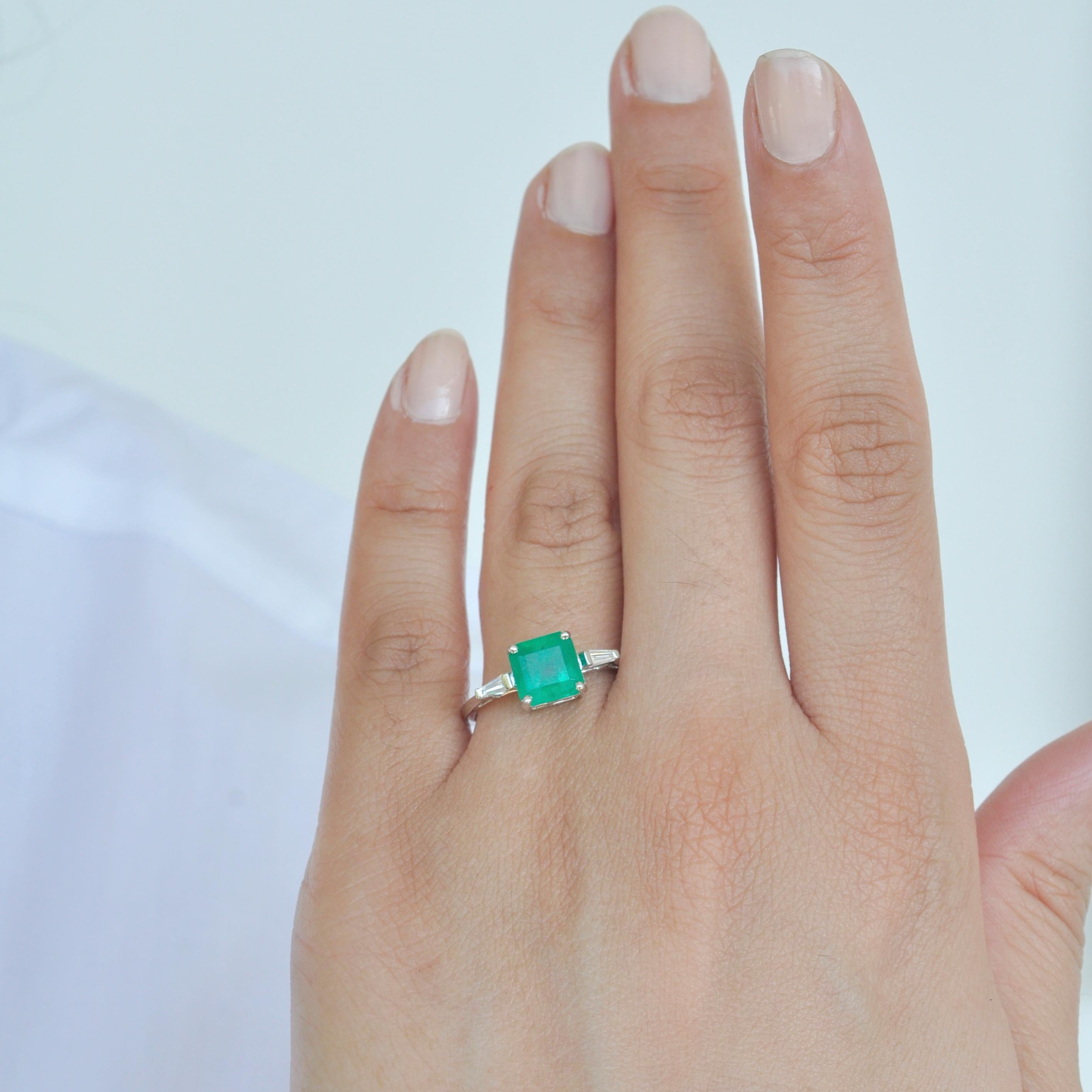18 karat white gold square colombian emerald diamond contemporary ring suitable for engagement and bridal wear. This Emerald Diamond Ring personifies simplicity and elegance. The colombian emerald 7.5mm square in dimension sit right at the centre