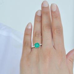18 Karat White Gold 7.5mm Square Colombian Emerald Diamond Contemporary Ring