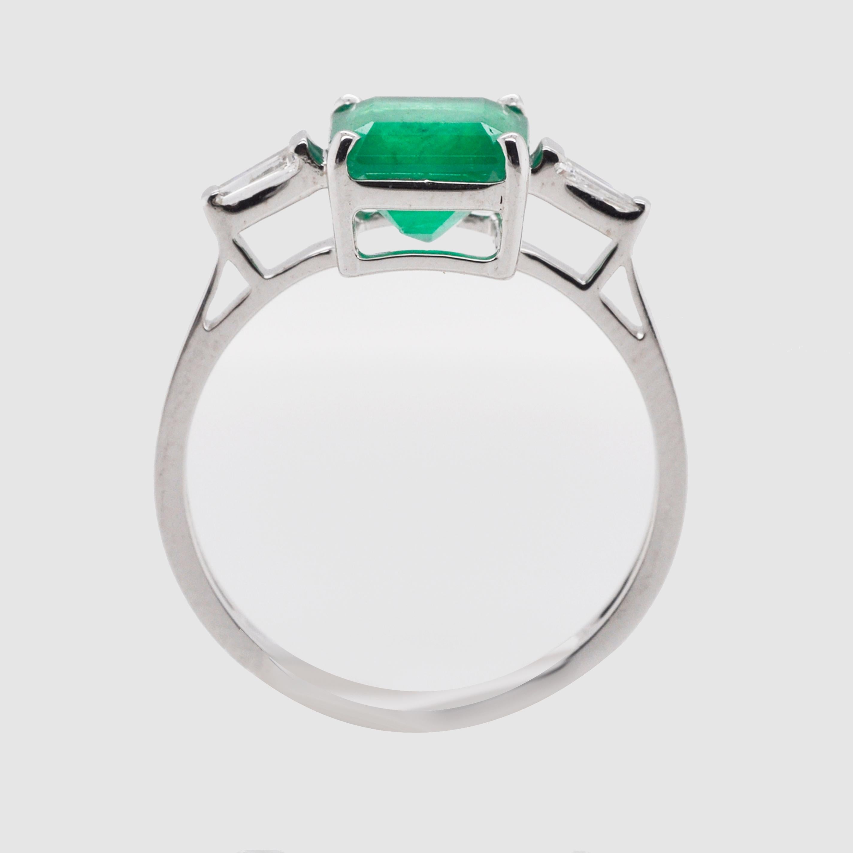 Women's 18 Karat White Gold 7.5mm Square Colombian Emerald Diamond Contemporary Ring