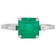 18 Karat White Gold 7.5mm Square Colombian Emerald Diamond Contemporary Ring