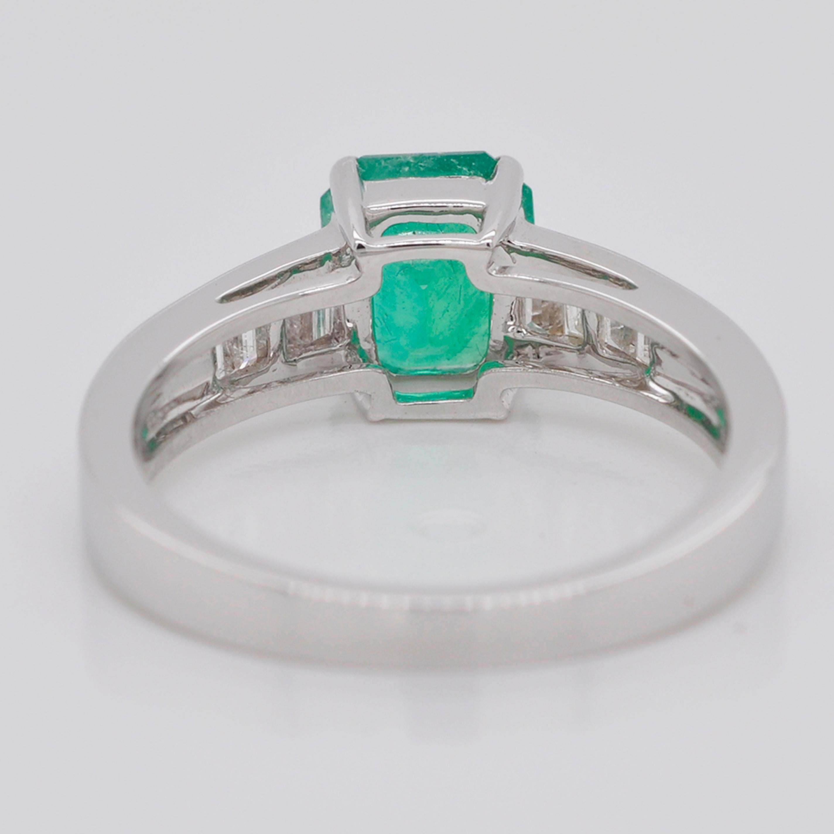 18 Karat White Gold 7.2x6.6mm Square Colombian Emerald Diamond Contemporary Ring 9