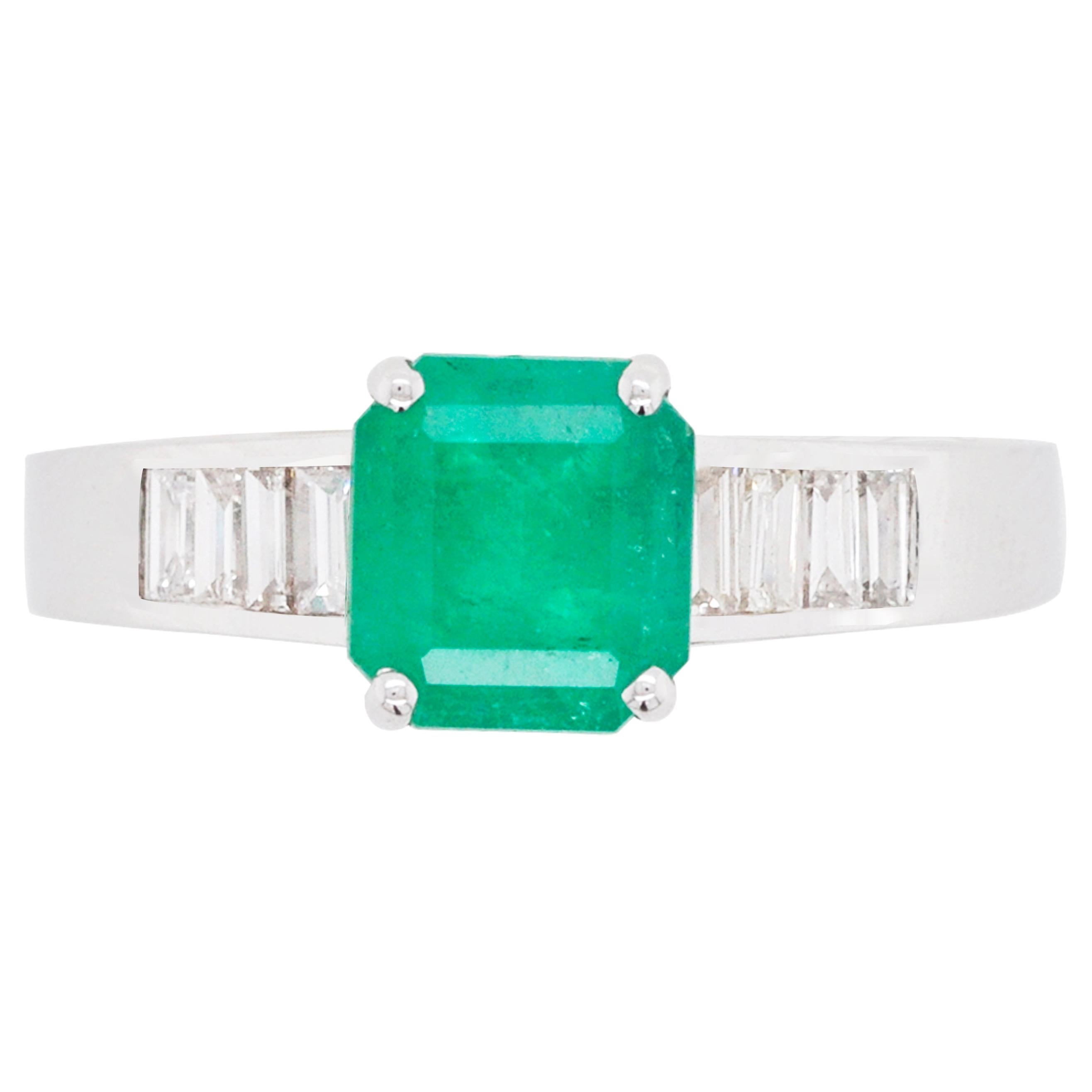 18 Karat White Gold 7.2x6.6mm Square Colombian Emerald Diamond Contemporary Ring