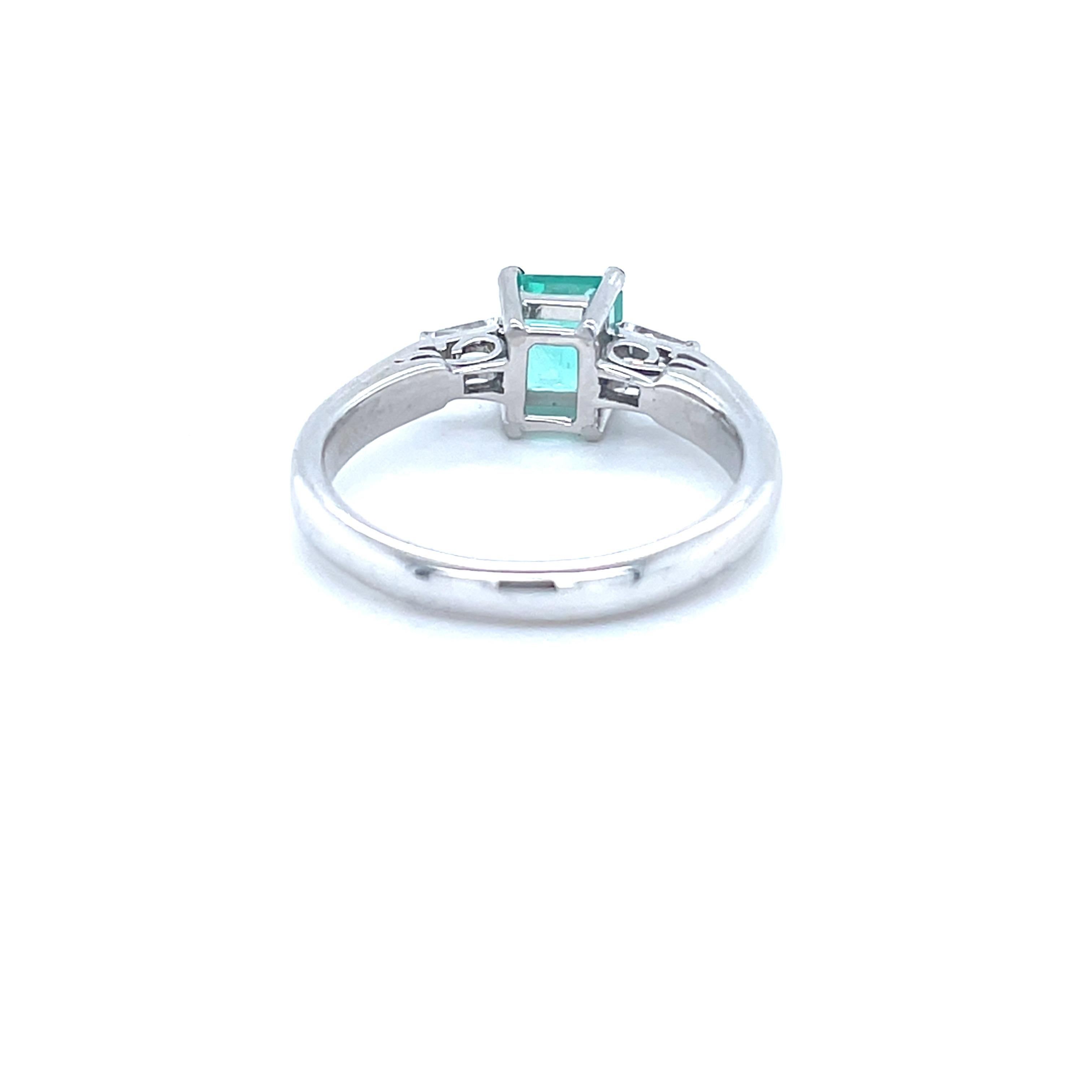 Women's 18 Karat White Gold Square Cut Emerald Baguette Diamond Cocktail Ring For Sale
