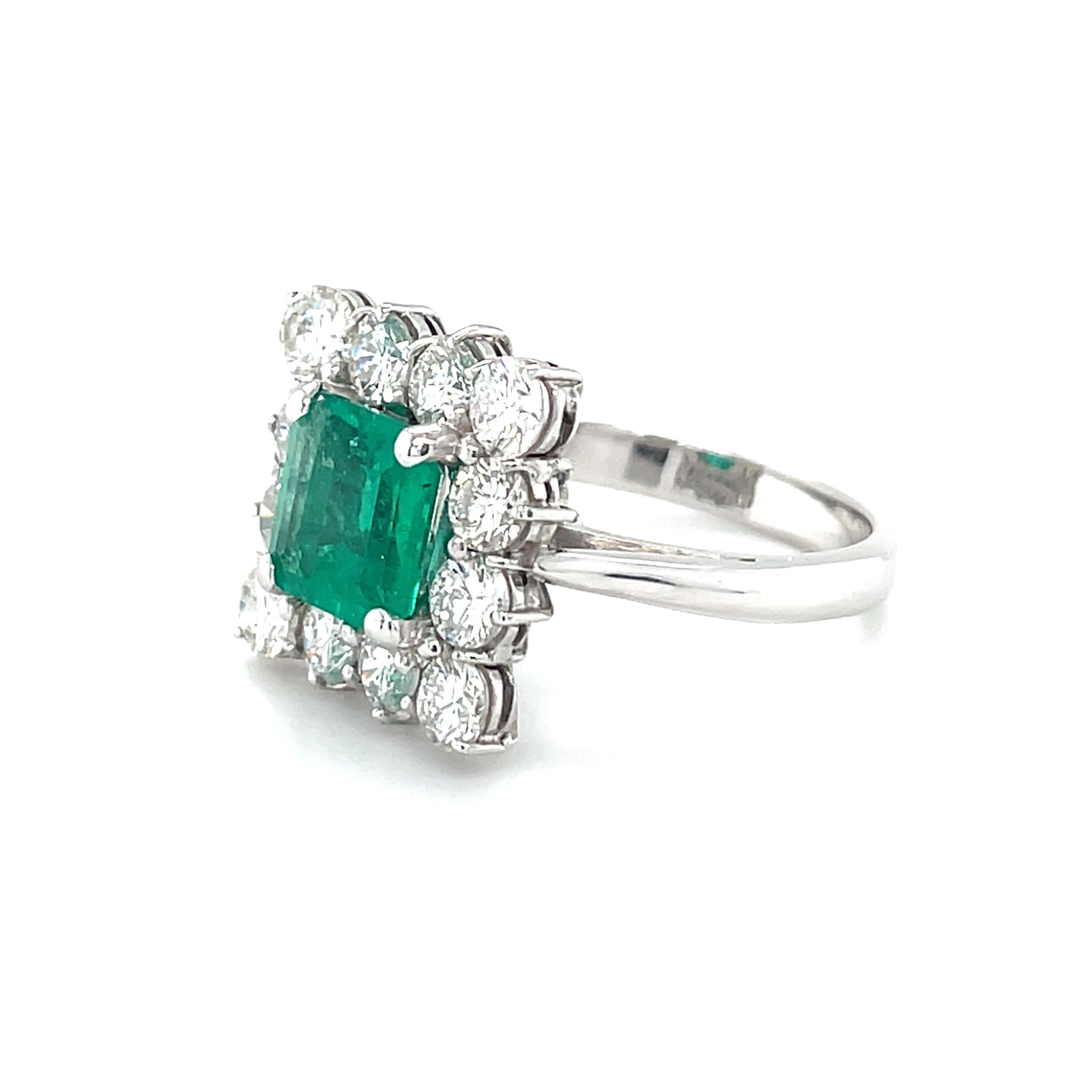 Contemporary 18 Karat White Gold Square Cut Emerald Diamond Cocktail Ring For Sale
