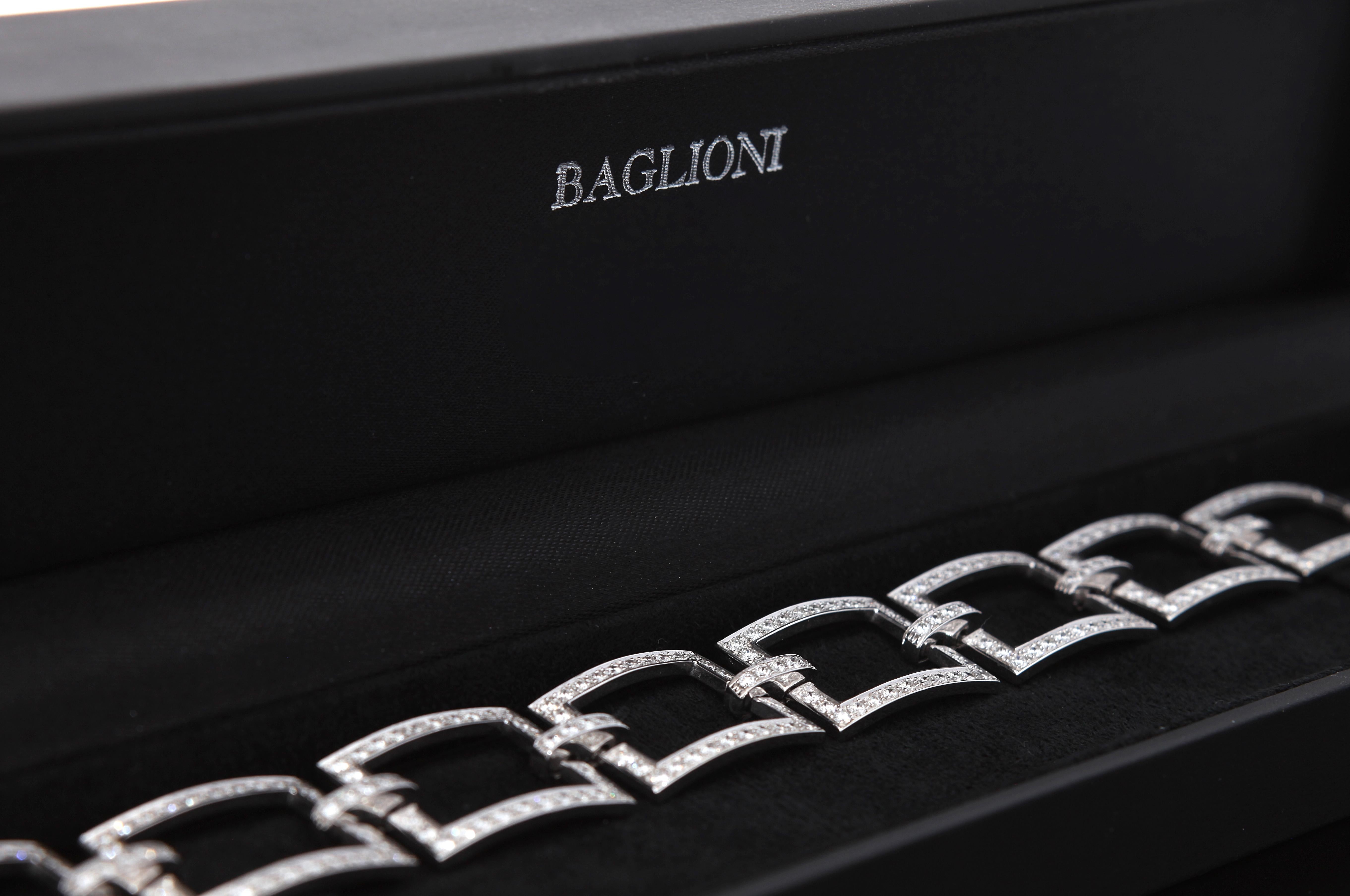 Diamonds ct 4.95 on Rectangular Link Bracelet in 18 Kt Gold. Made in Italy. 4