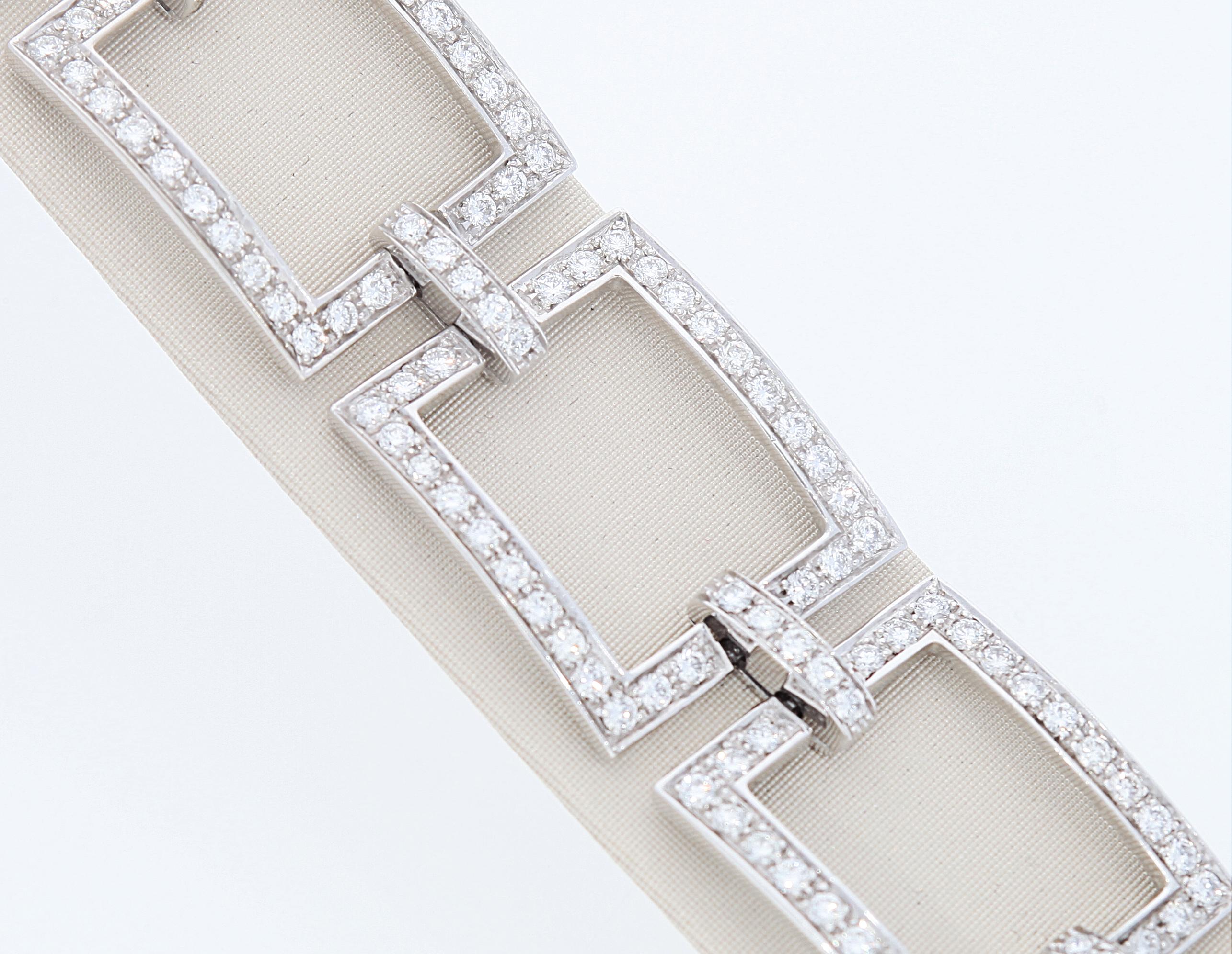 Contemporary Diamonds ct 4.95 on Rectangular Link Bracelet in 18 Kt Gold. Made in Italy.