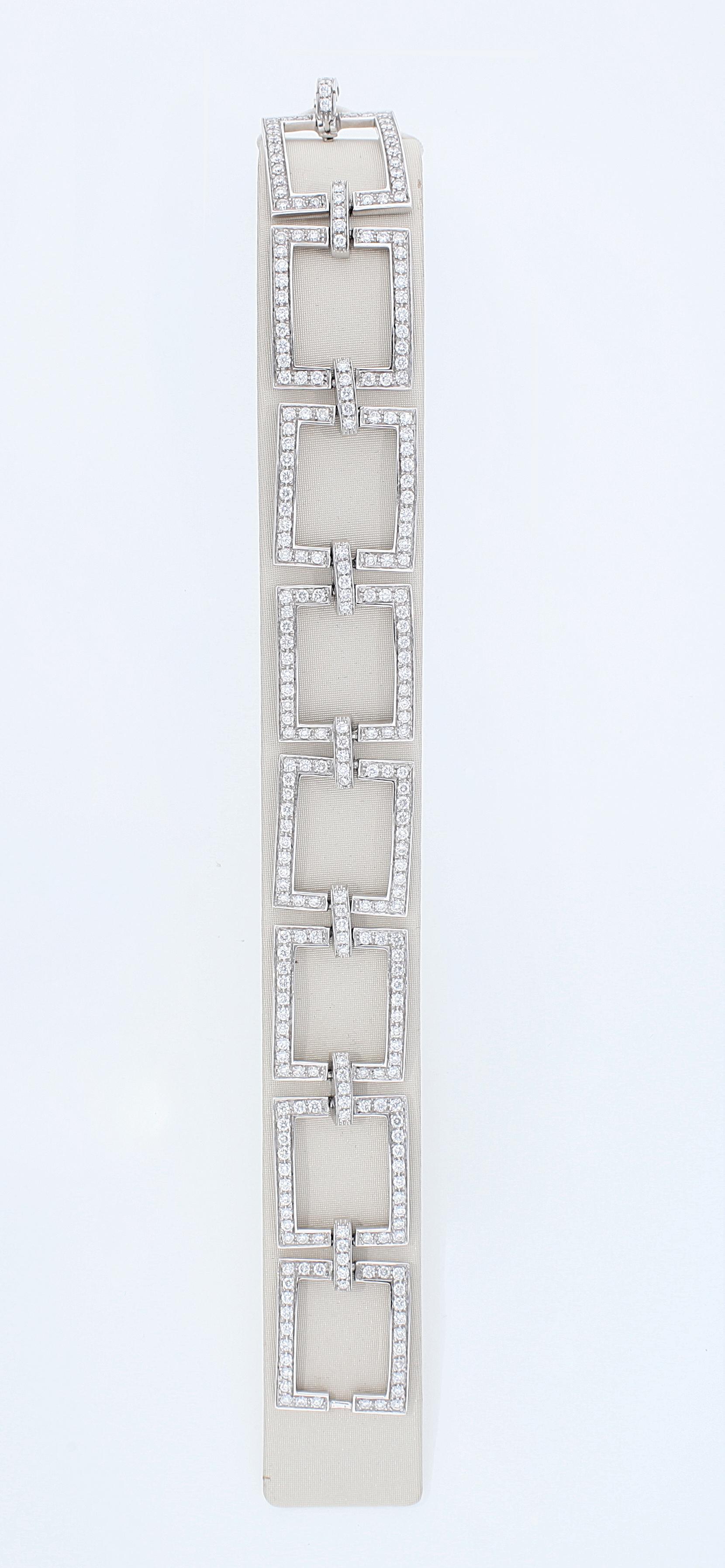 Round Cut Diamonds ct 4.95 on Rectangular Link Bracelet in 18 Kt Gold. Made in Italy.