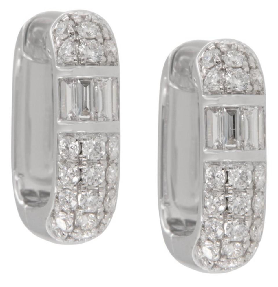 Quadratische Ohrringe aus 18 Karat Weißgold mit Diamanten von 0,75 cttw (Rundschliff) im Angebot