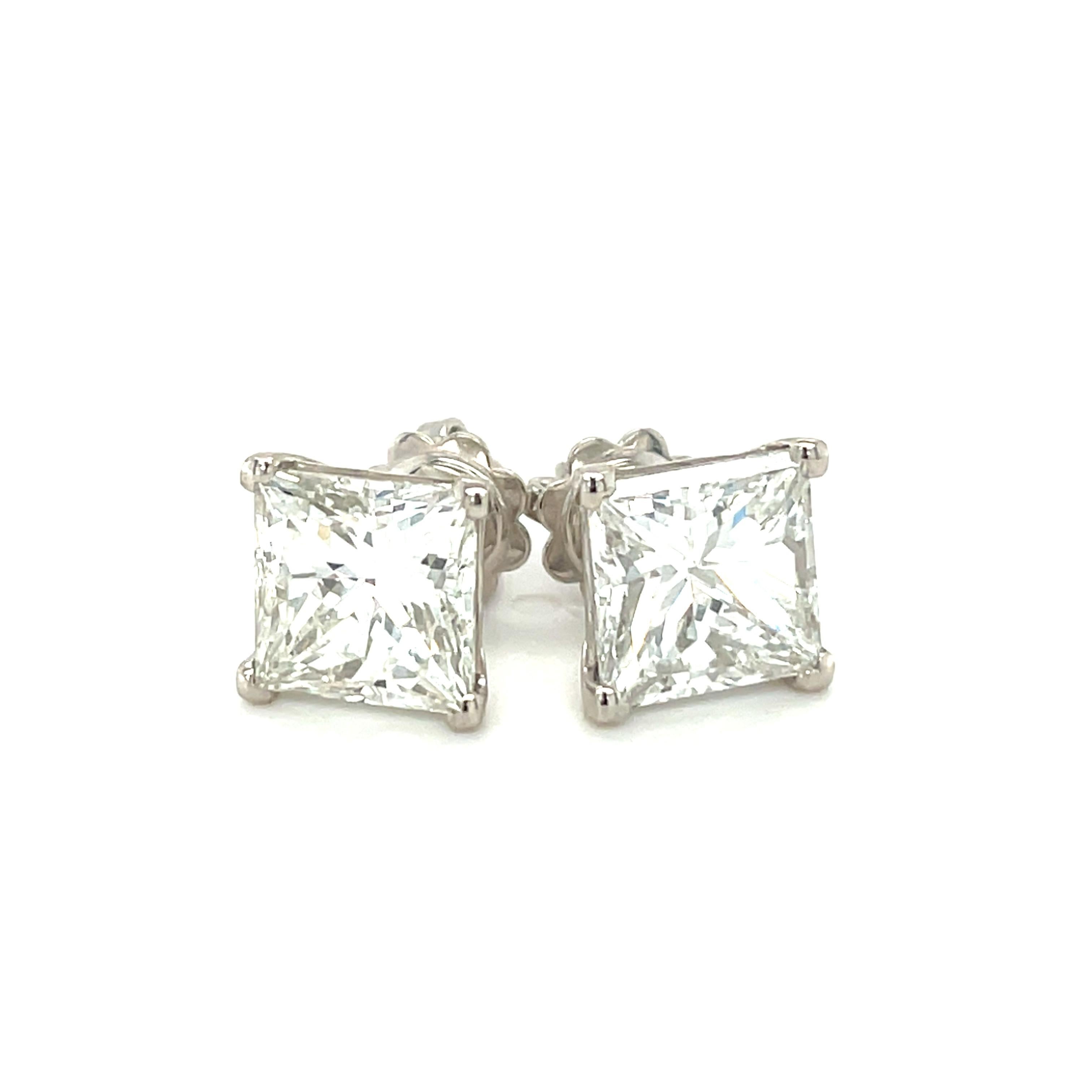 Contemporary 18 Karat White Gold Square Stud Diamond Earrings For Sale
