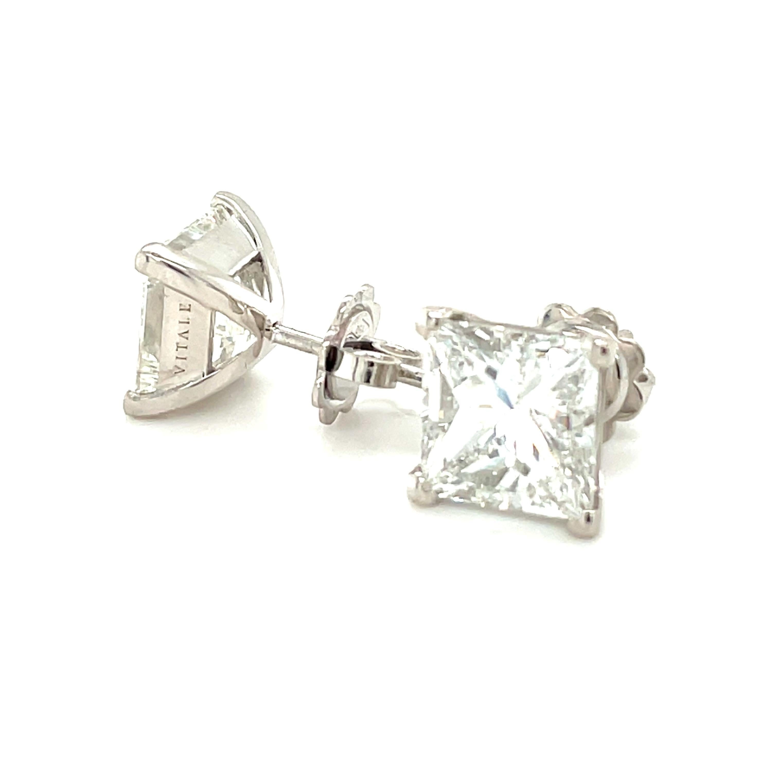 18 Karat White Gold Square Stud Diamond Earrings In New Condition For Sale In Monte-Carlo, MC