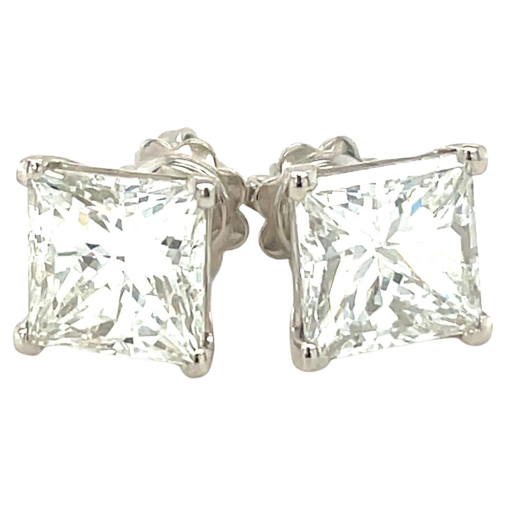 18 Karat White Gold Square Stud Diamond Earrings For Sale