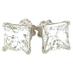 18 Karat White Gold Square Stud Diamond Earrings