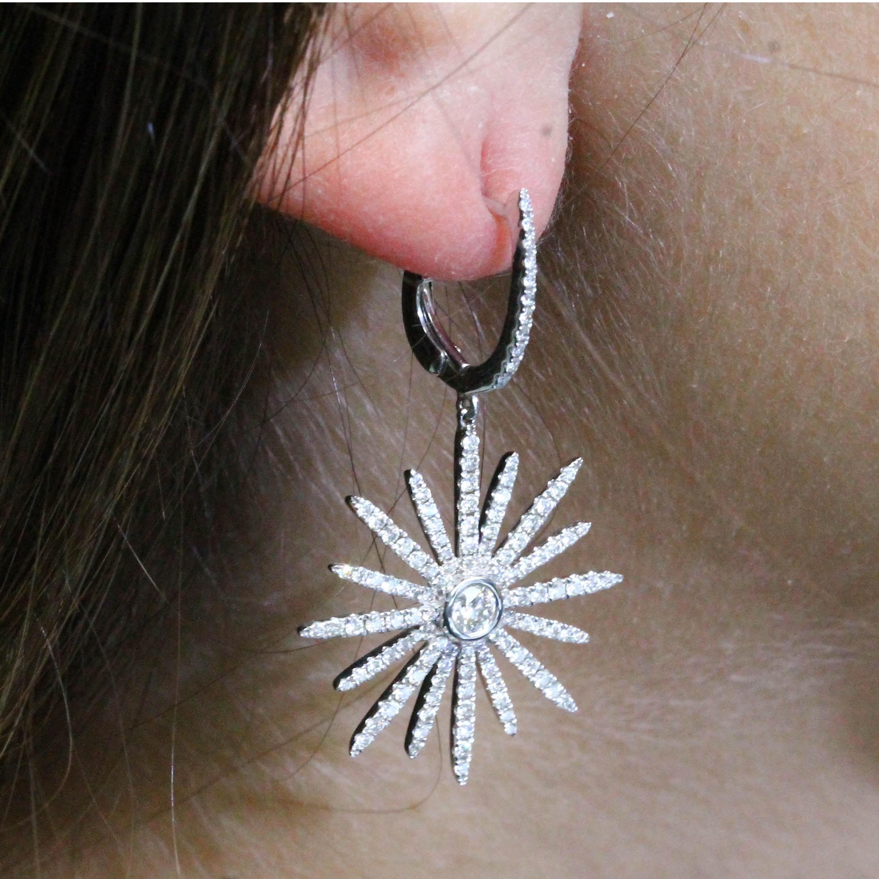 18 Karat White Gold Star Shaped Diamond Drop Dangle Earrings 1.68 Carat In New Condition For Sale In Great Neck, NY