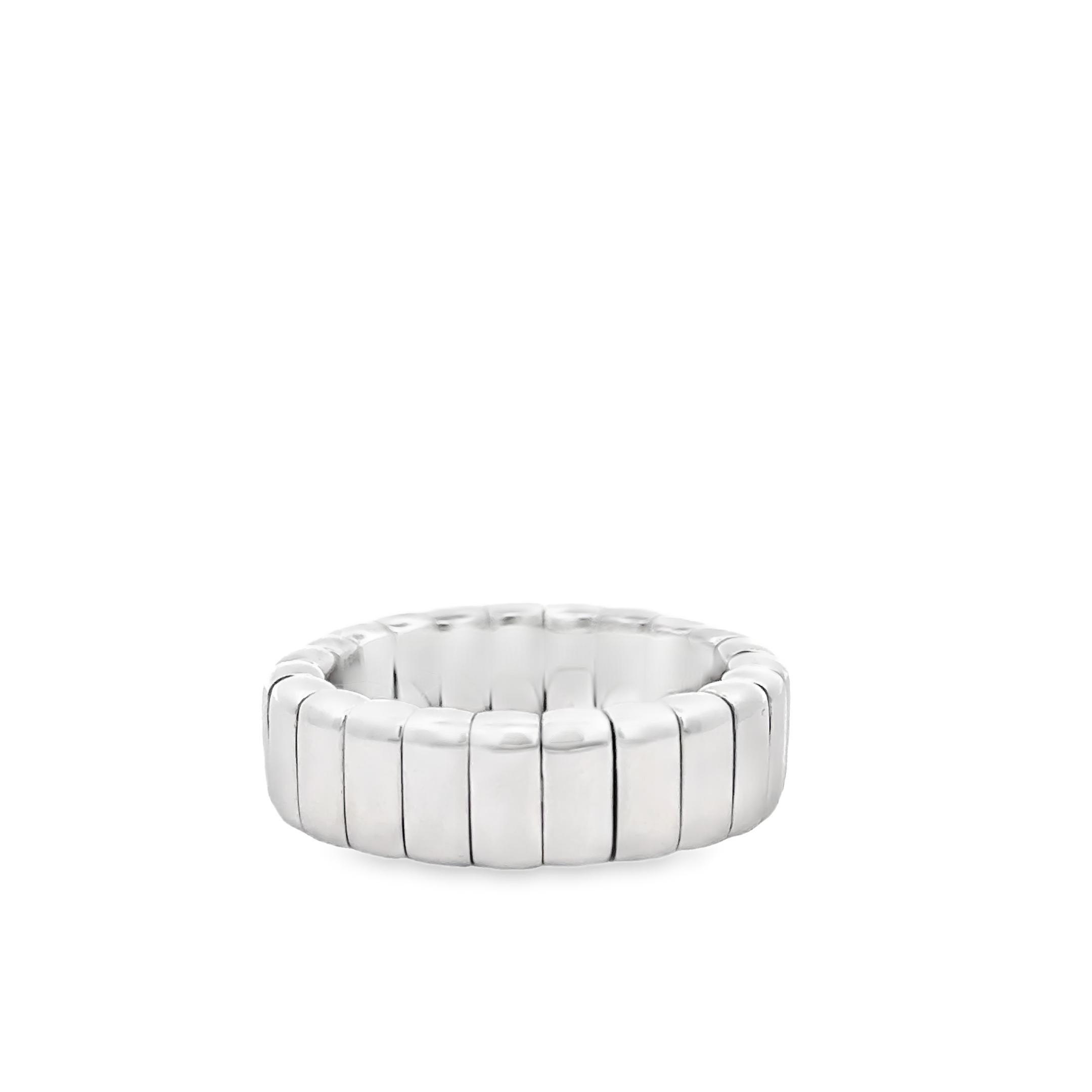 18KT Weißgold  RING mit einer elastischen Konstruktion.
Ein hirnloser, fröhlicher, ausgefallener, bequemer Ring, der sich von Größe US 7 bis US 8 = von Größe 54 bis 56 EU dehnt.
Die beste Option, um über einen großen Knöchel zu gehen und bequem auf