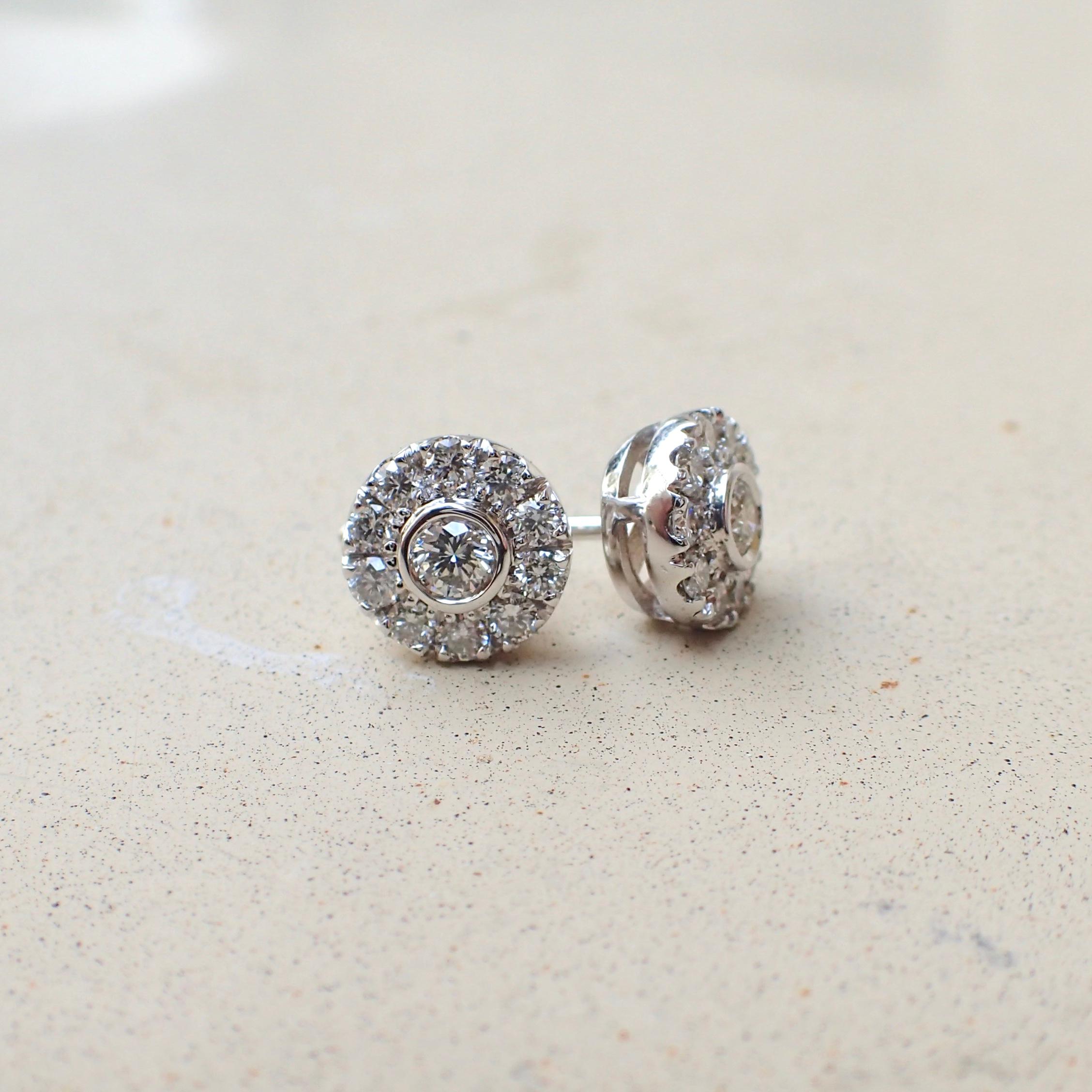 18 Karat White Gold Stud Earrings are Set with 0.42 Carat of Diamond In New Condition For Sale In Coral Gables, FL