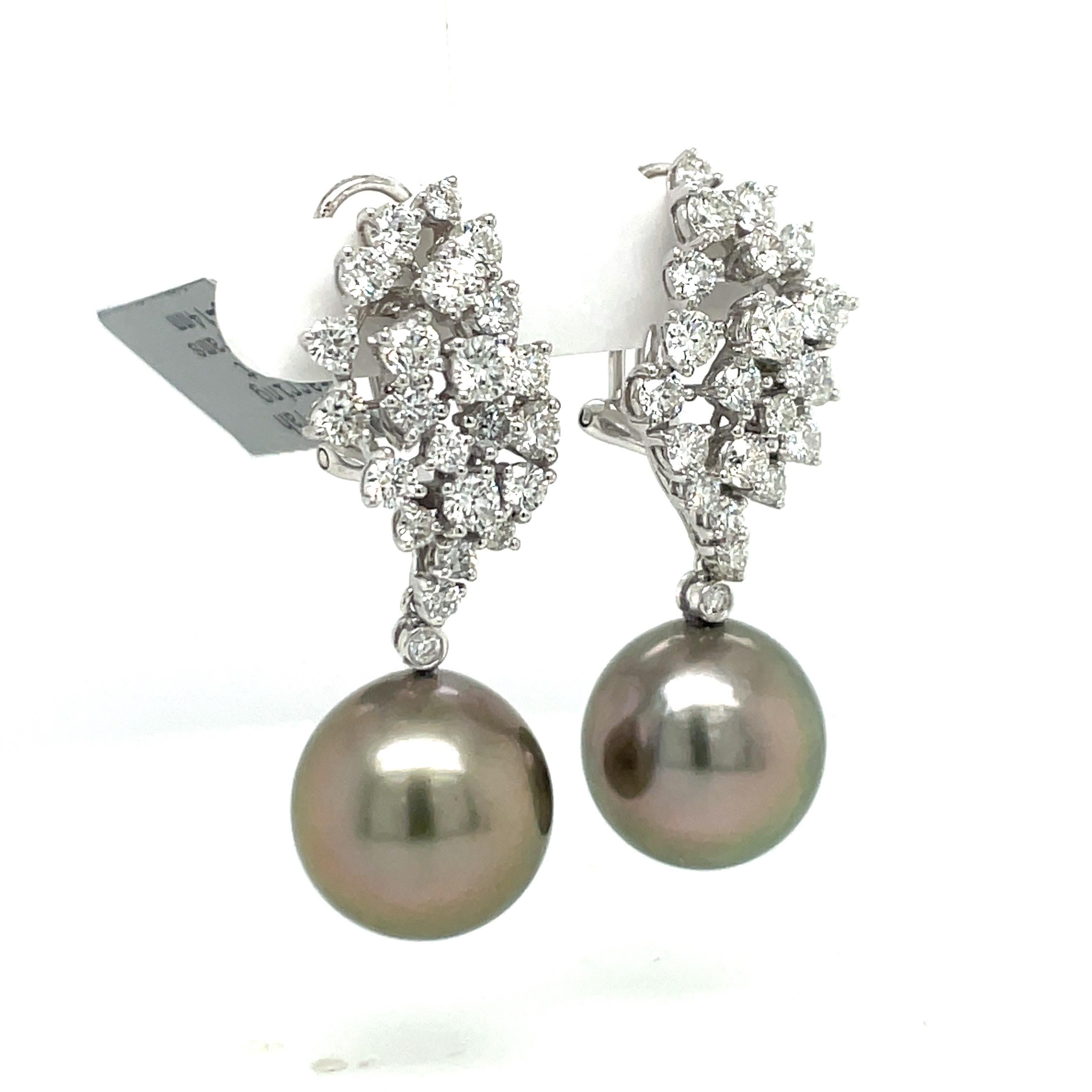 Round Cut 18 Karat White Gold Tahitian Diamond Cluster Drop Earrings 2.70 Carats For Sale
