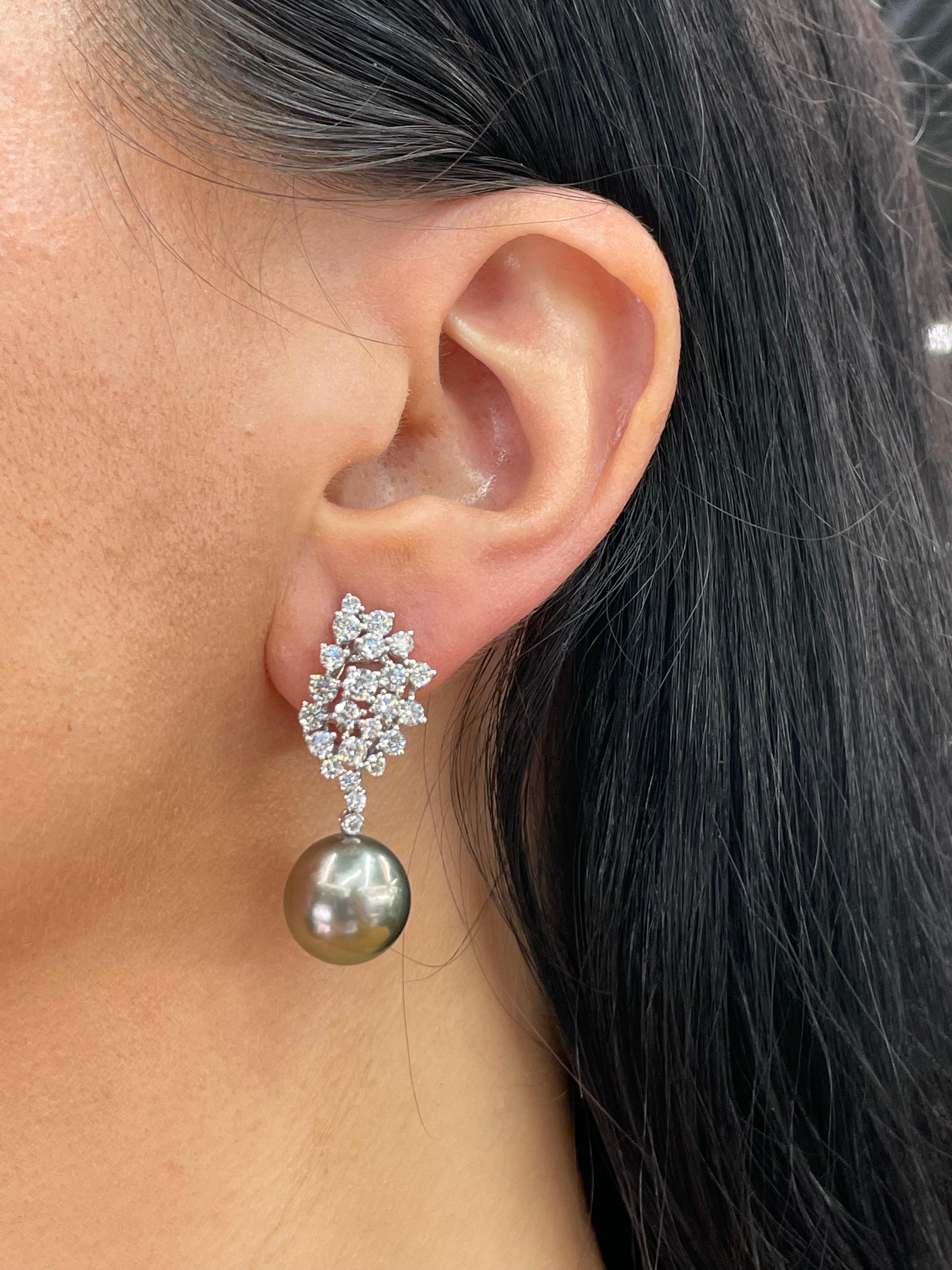 18 Karat White Gold Tahitian Diamond Cluster Drop Earrings 2.70 Carats For Sale 1