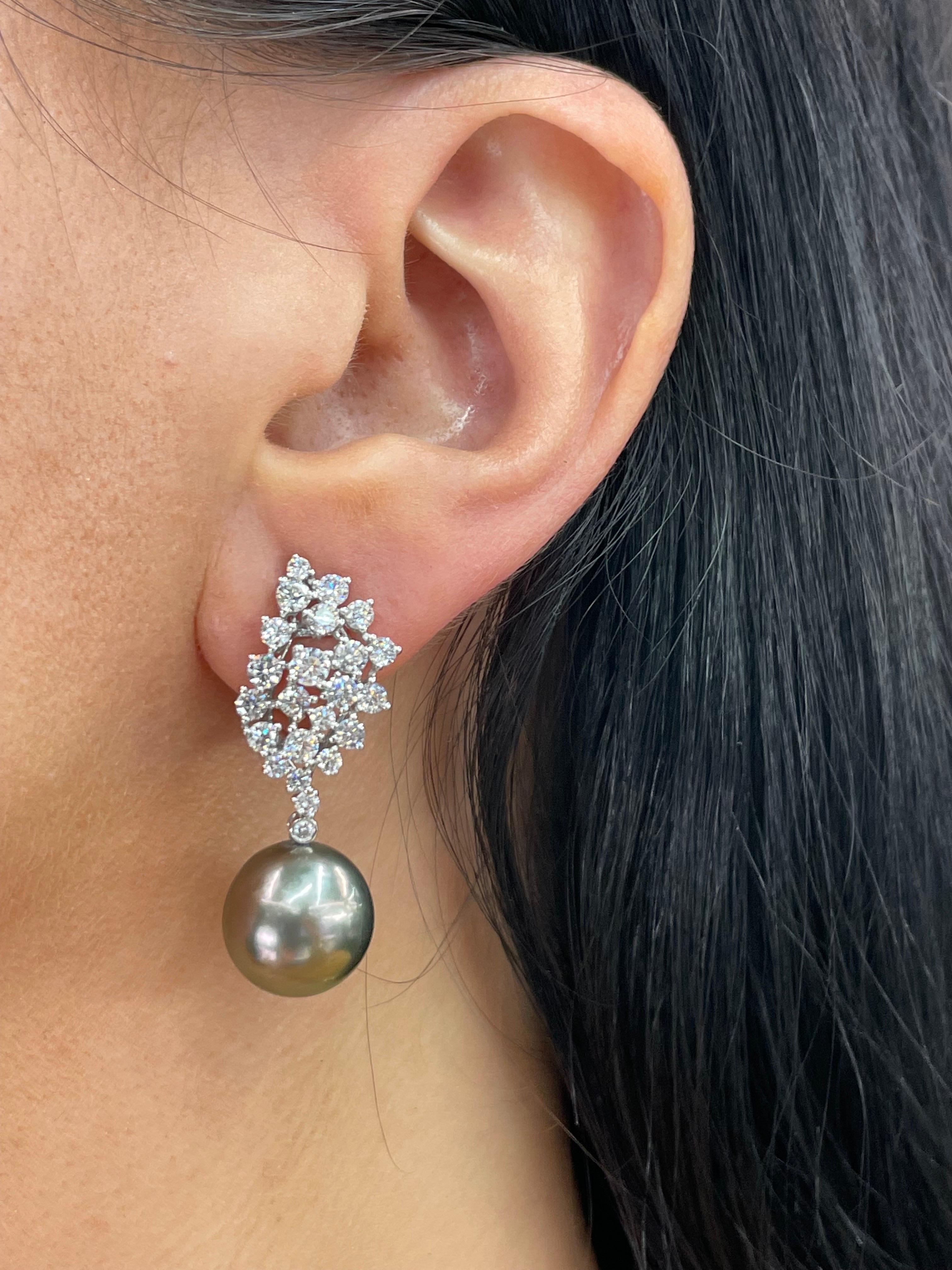 18 Karat White Gold Tahitian Diamond Cluster Drop Earrings 2.70 Carats For Sale 2