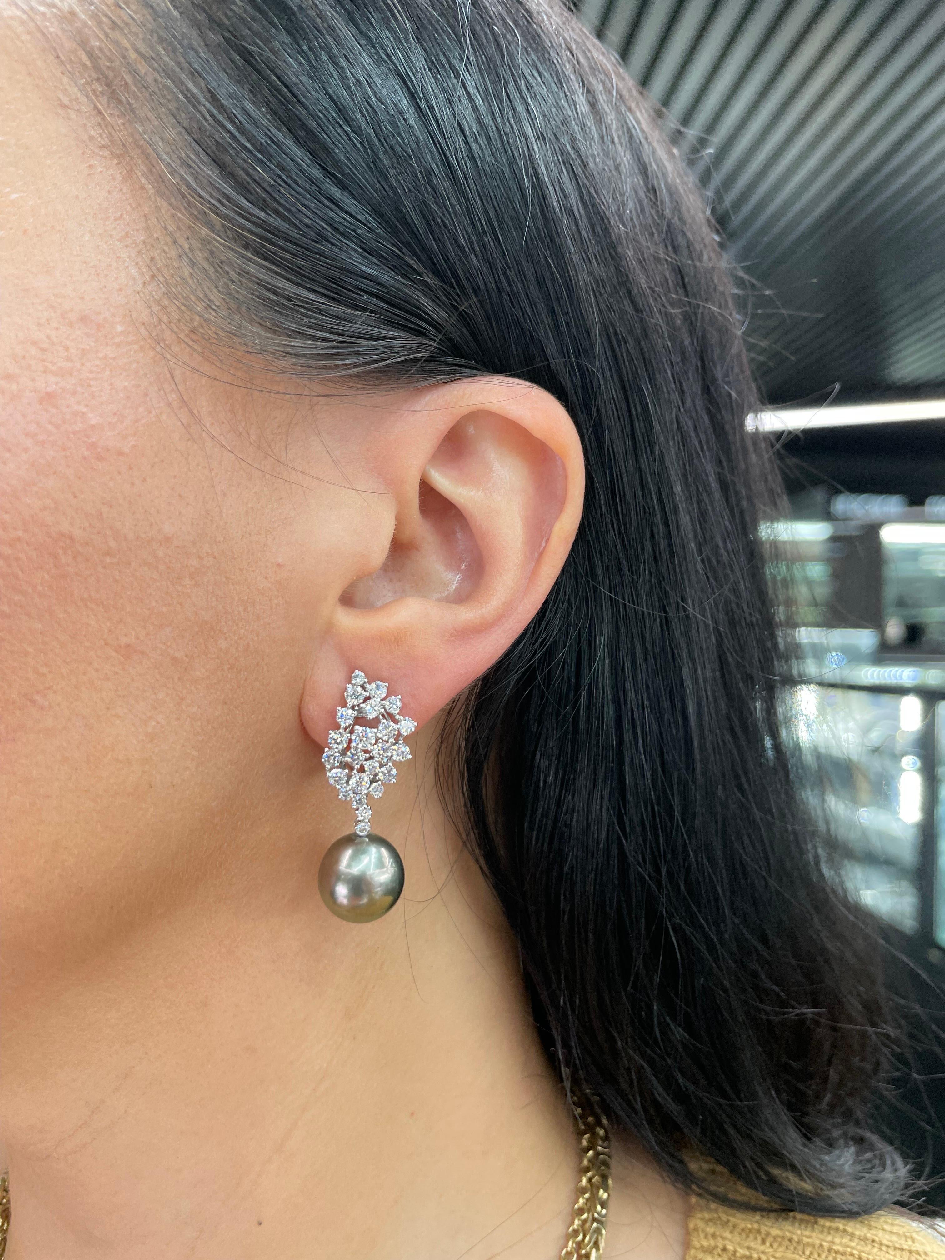 18 Karat White Gold Tahitian Diamond Cluster Drop Earrings 2.70 Carats For Sale 3