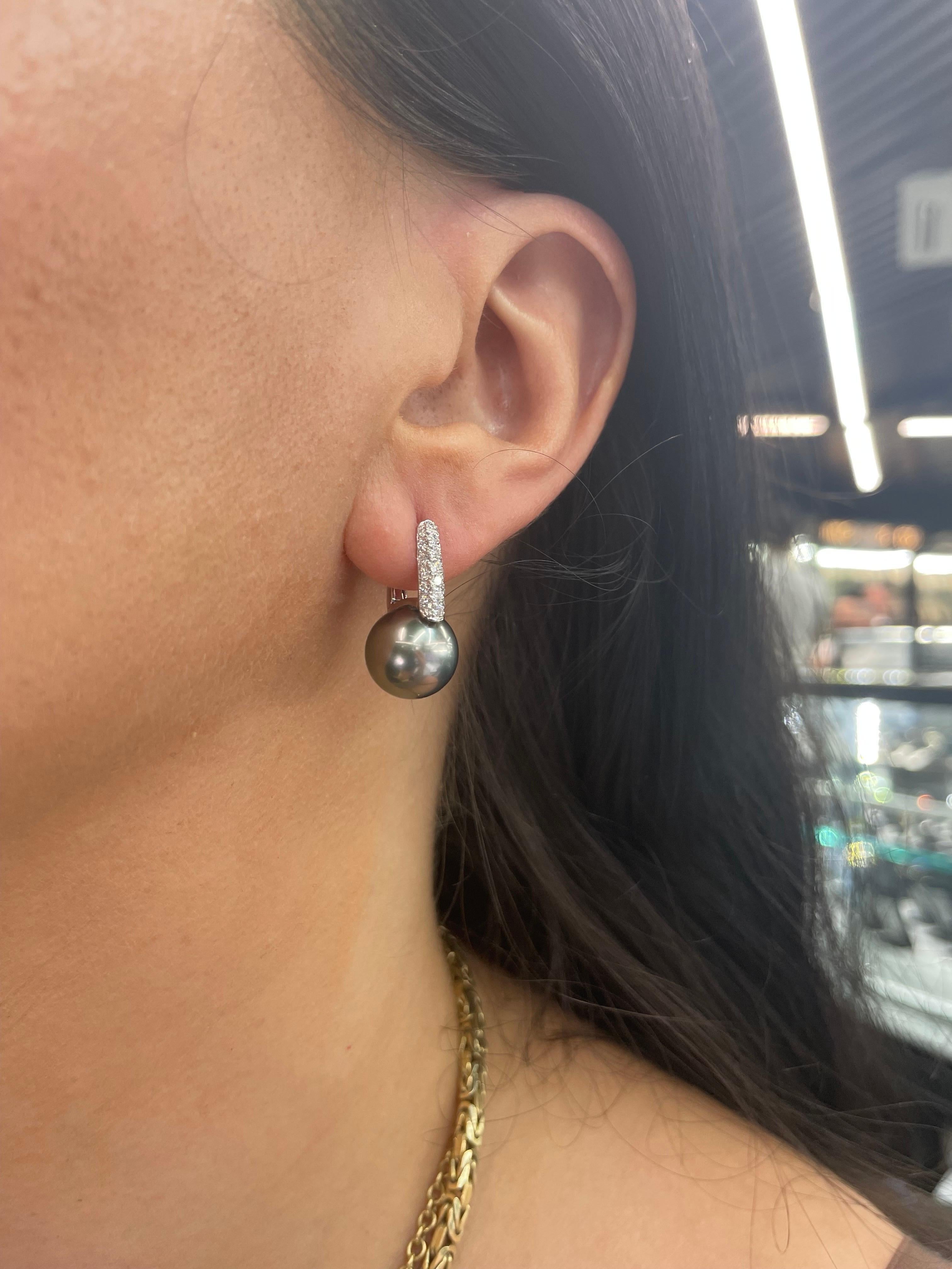 Contemporain Boucles d'oreilles pendantes en diamant de Tahiti 0.61 carats or blanc 18 carats 12-13 MM en vente
