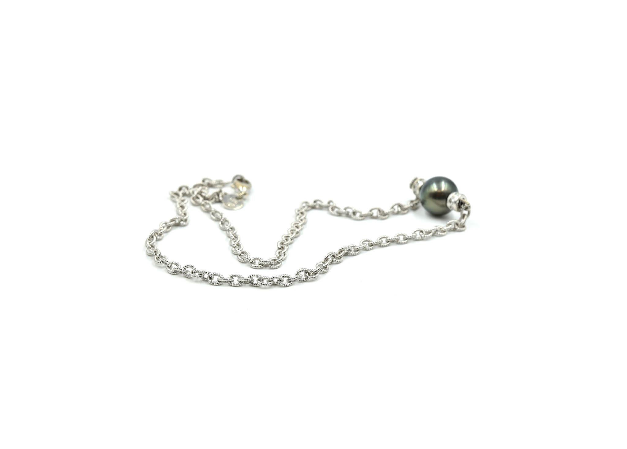 18 Karat White Gold, Tahitian Pearl and 0.18 Carat Diamond Necklace In Excellent Condition For Sale In Scottsdale, AZ