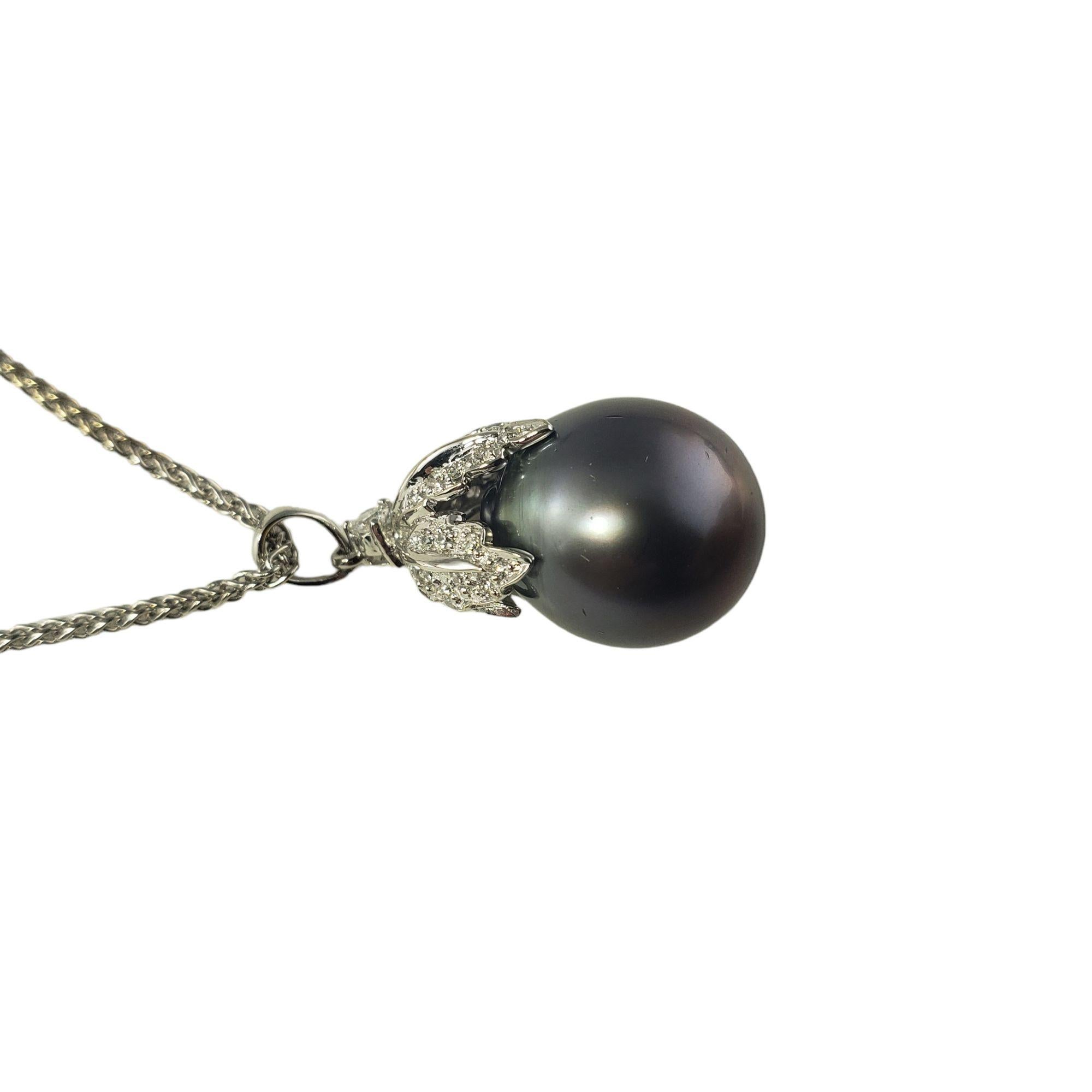 18 Karat White Gold Tahitian Pearl and Diamond Pendant Necklace #13701 In Good Condition For Sale In Washington Depot, CT