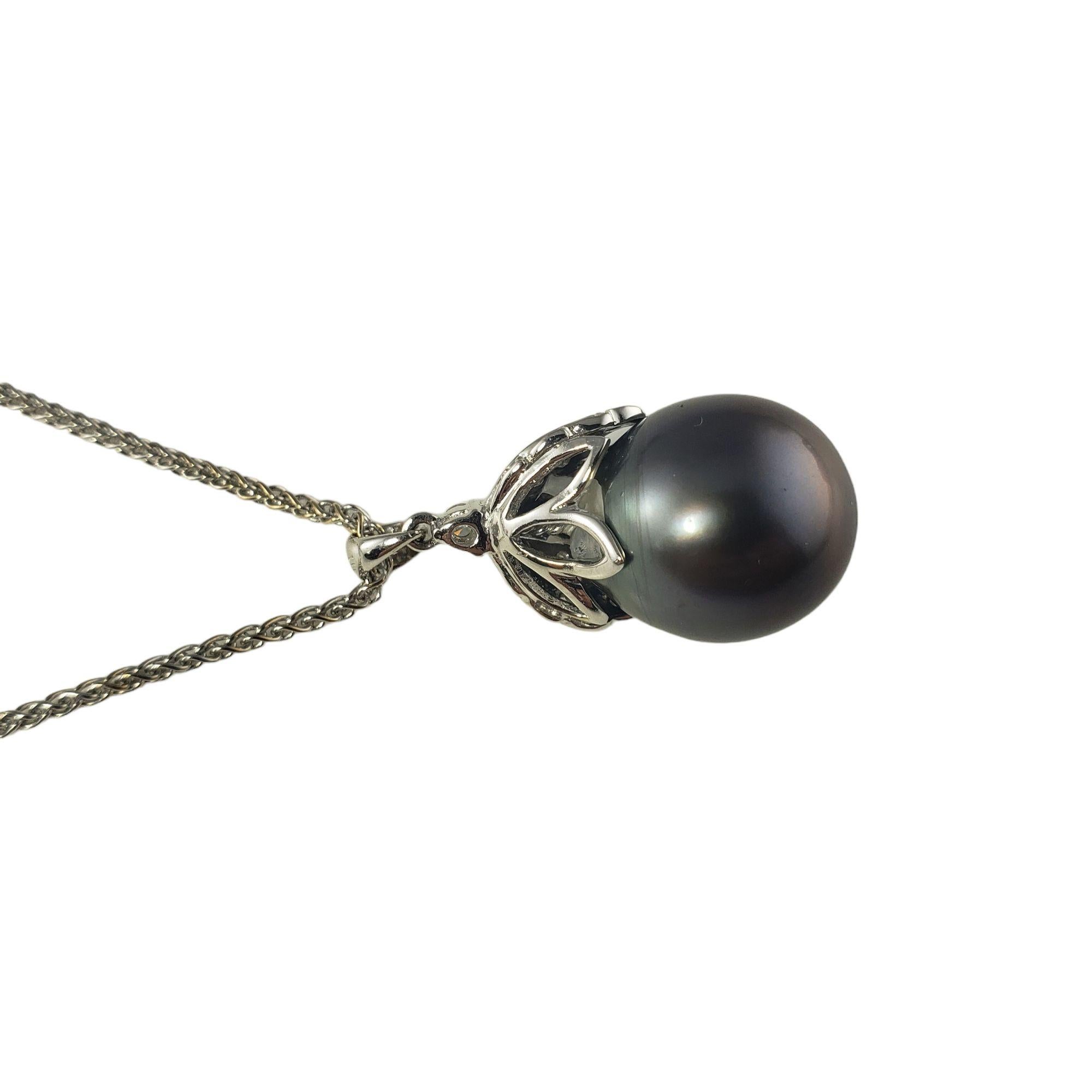 18 Karat White Gold Tahitian Pearl and Diamond Pendant Necklace #13701 For Sale 1