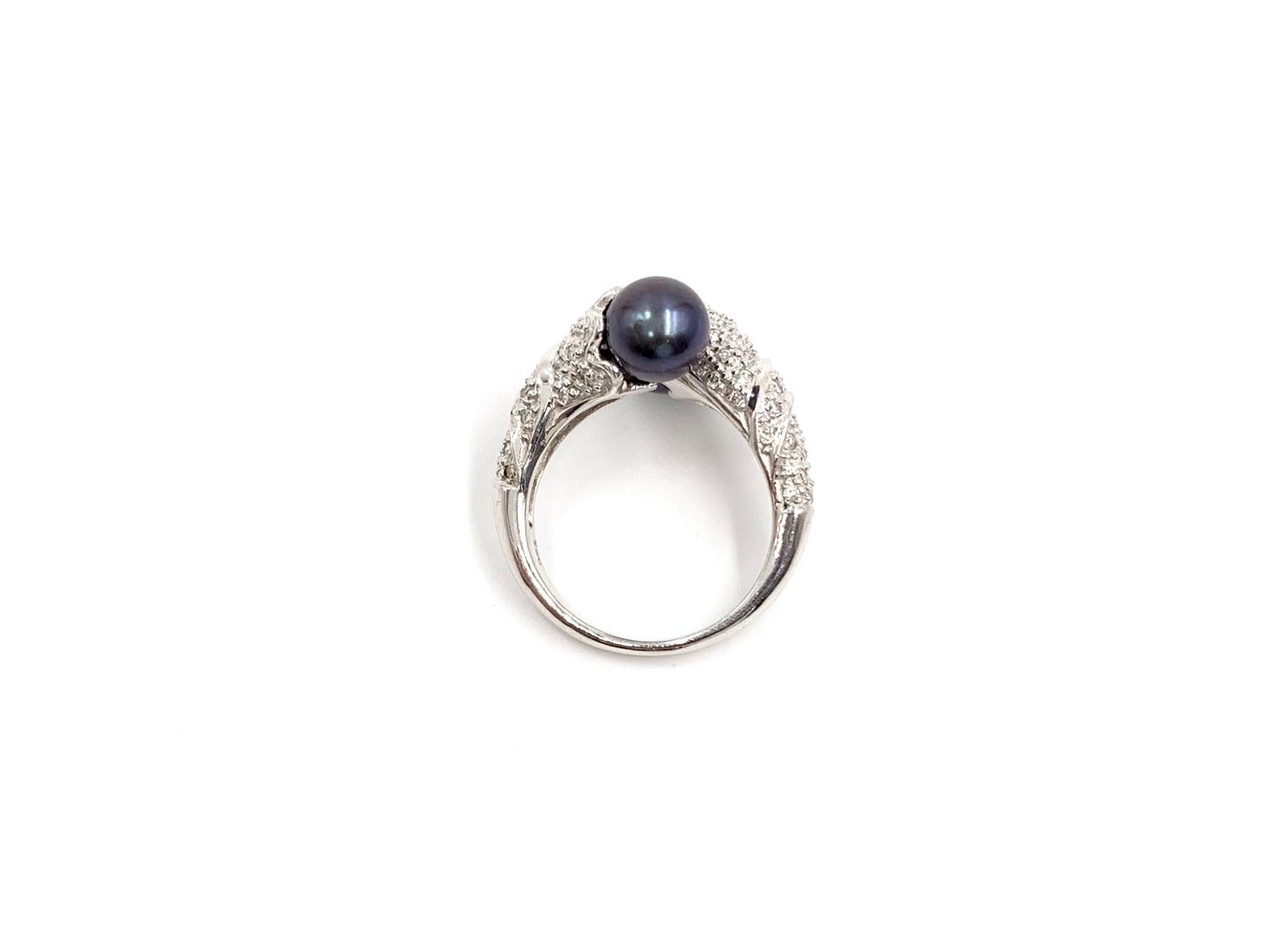 18 Karat White Gold Tahitian Pearl and Diamond Toi et Moi Bypass Ring In Good Condition For Sale In Pikesville, MD