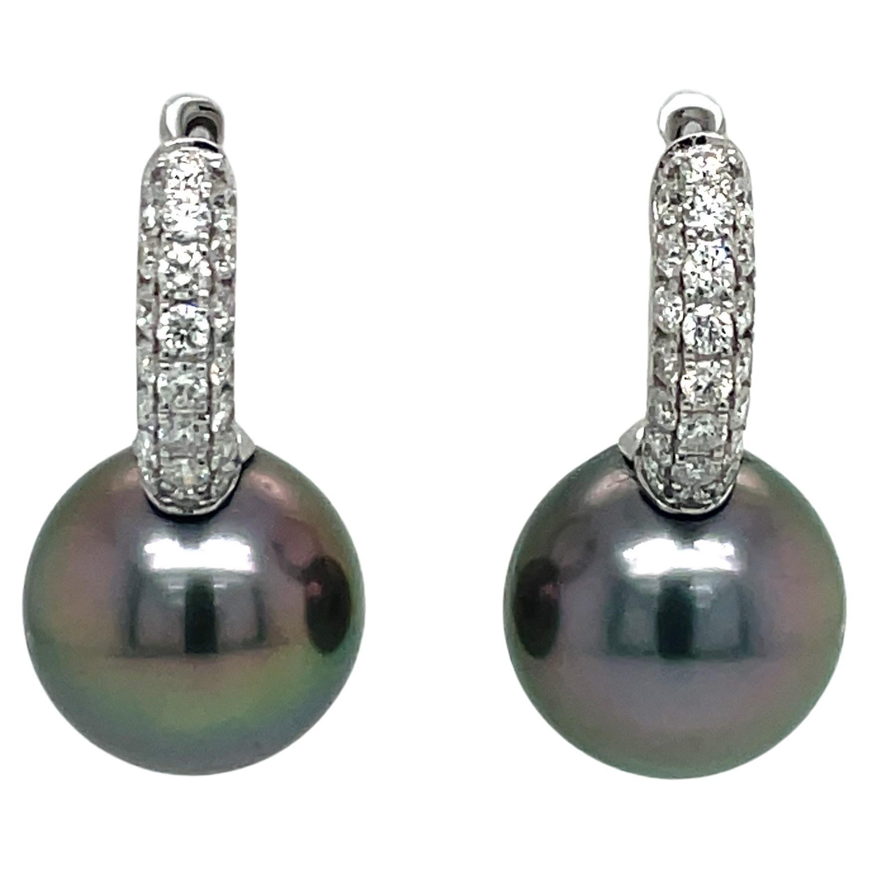 Créoles de Tahiti en or blanc 18 carats à trois rangées de diamants 0,78 carat