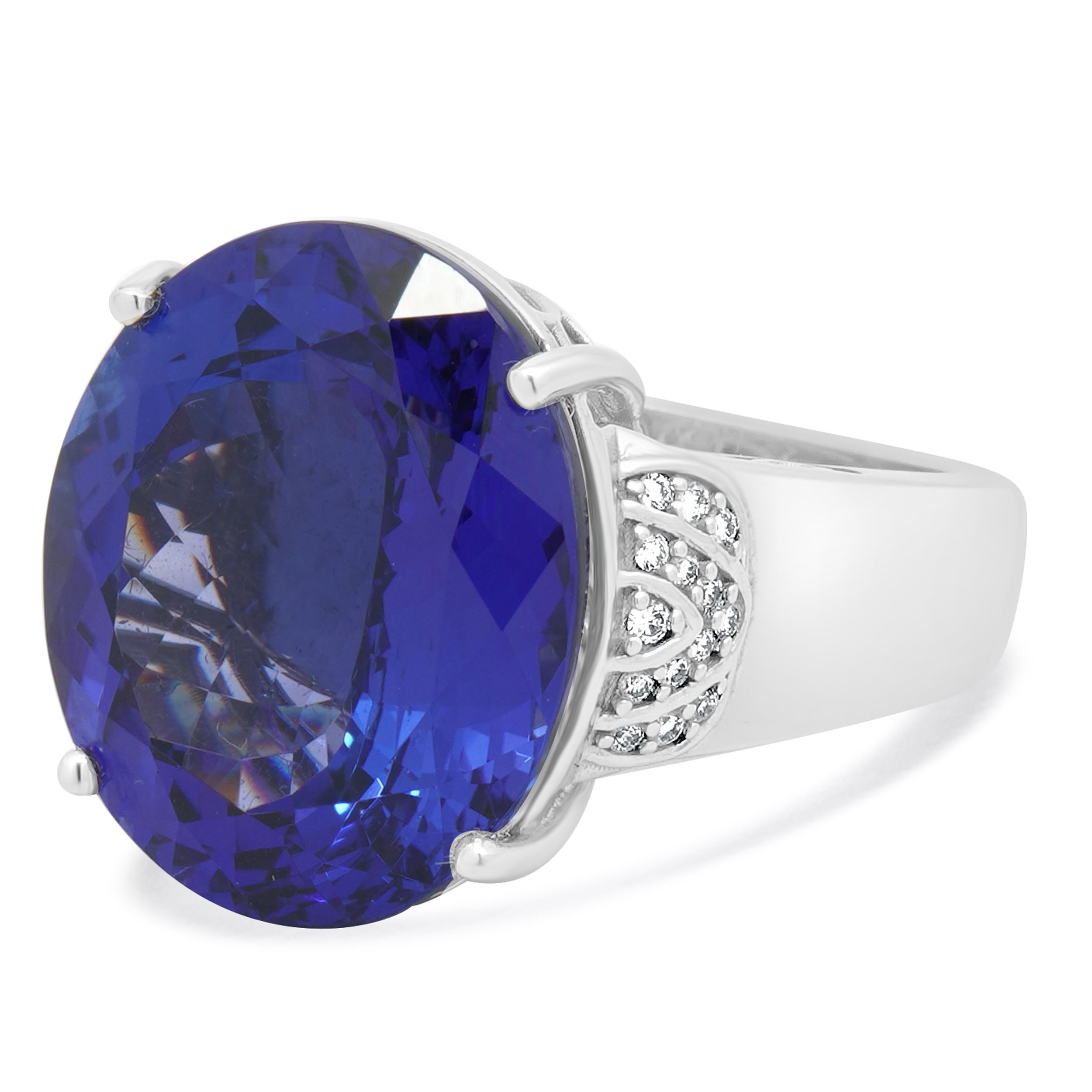 MATERIAL: 18k Weißgold
Tansanit: 1 ovaler Schliff = 21,55cttw
Diamanten: 28 im Rundschliff = 0,15cttw
Ringgröße: 8 (bitte erlauben Sie bis zu 2 zusätzliche Arbeitstage für Größenanfragen)
Gewicht: 13,17 Gramm
