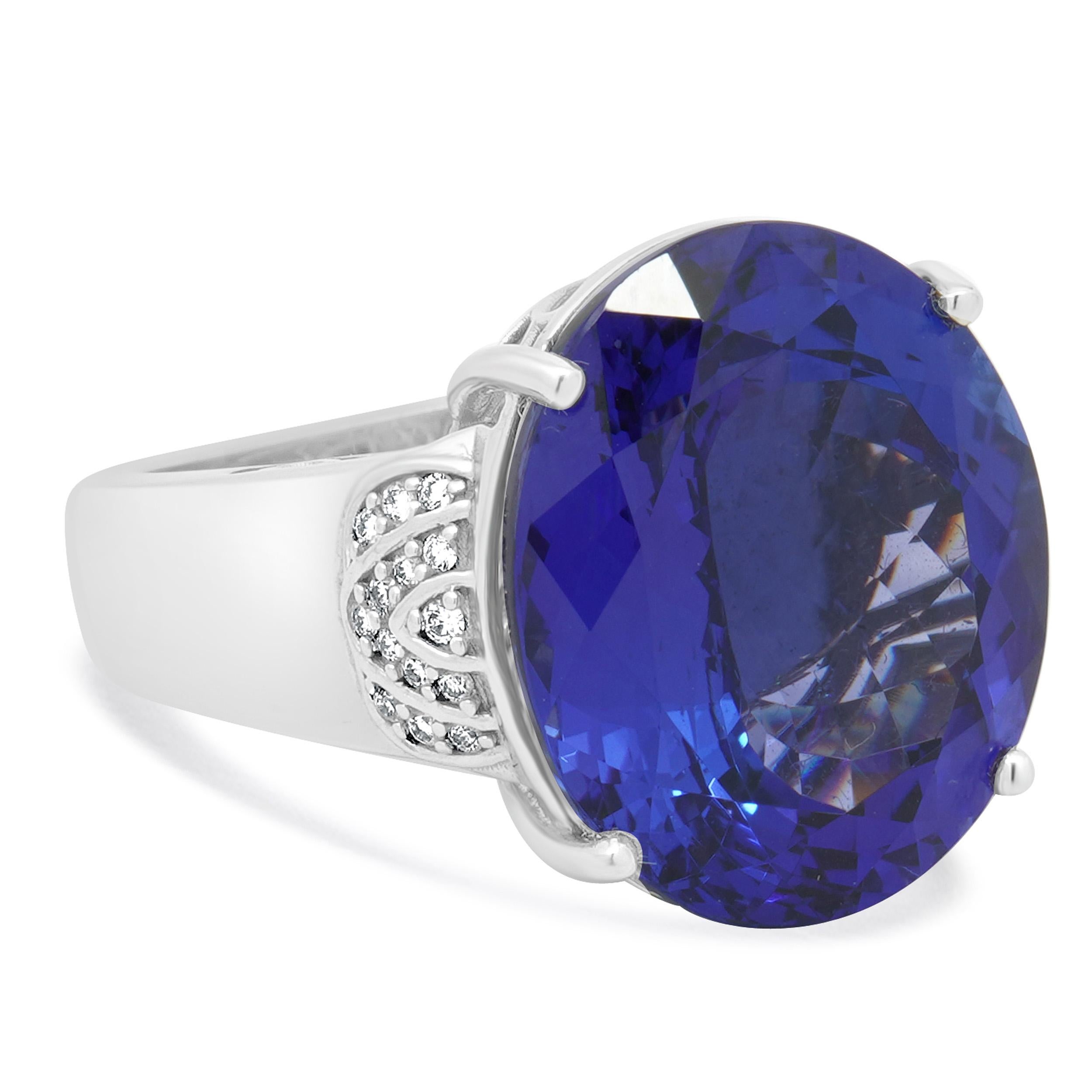 Cocktailring aus 18 Karat Weißgold mit Tansanit und Diamant (Ovalschliff) im Angebot