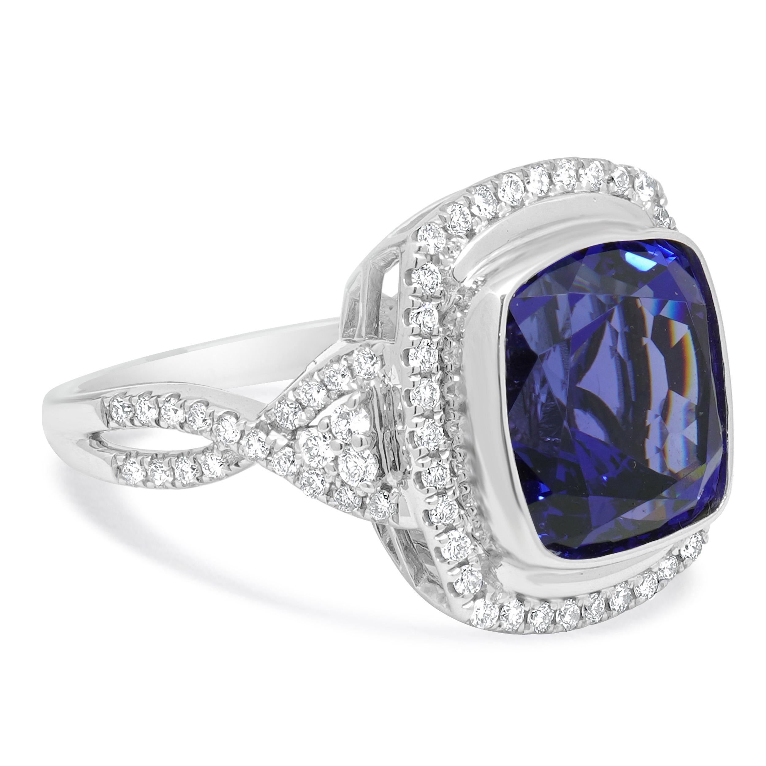 Donna Anello Cocktail con tanzanite e diamanti in oro bianco 18 carati in vendita