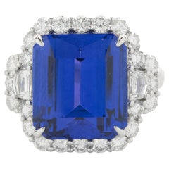18 Karat White Gold Tanzanite and Diamond Fashion Ring