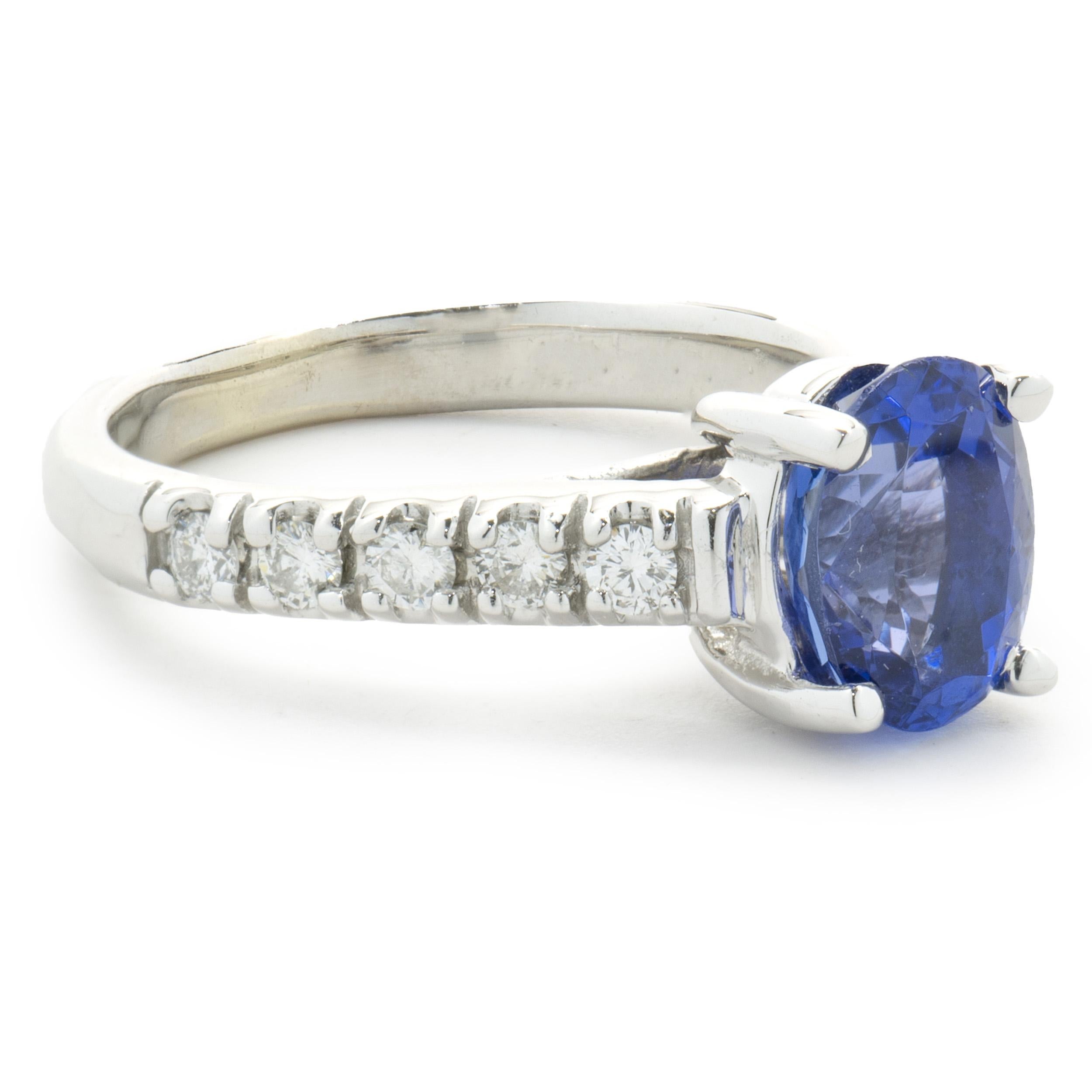 18 Karat White Gold Tanzanite and Diamond Ring In Excellent Condition For Sale In Scottsdale, AZ